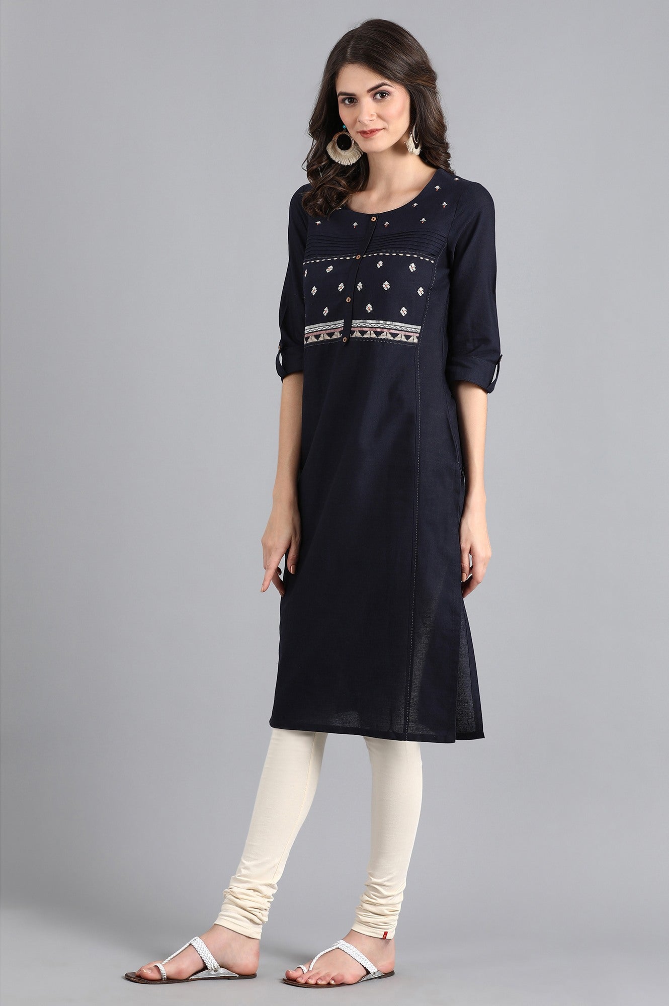 Blue Round Neck Embroidered kurta