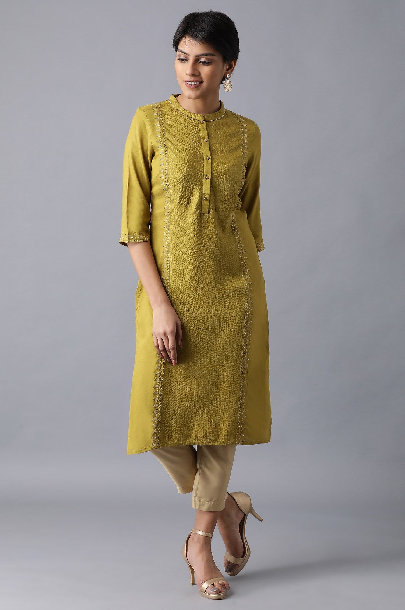 Green Mandarin Neck Embroidered kurta