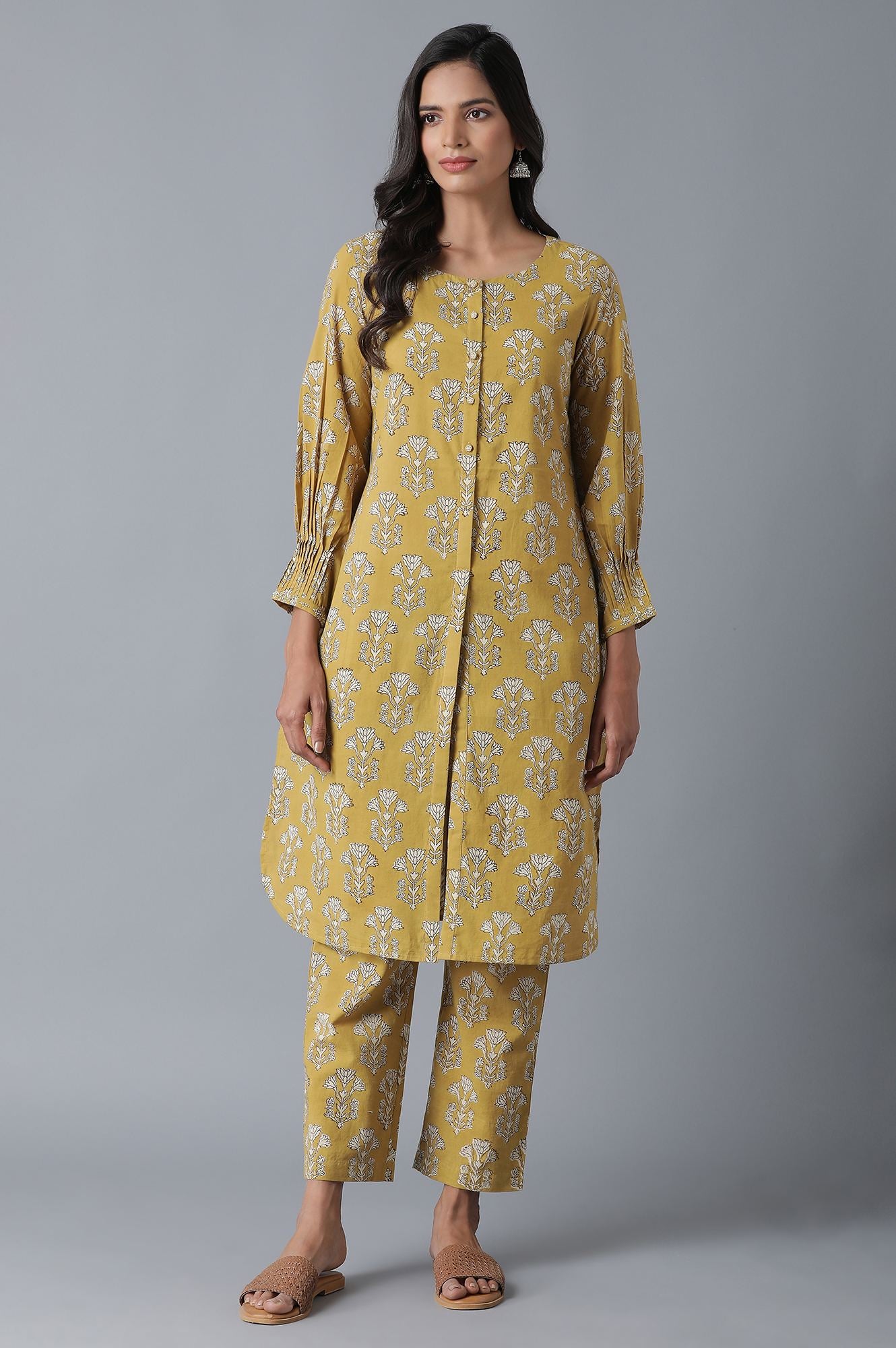Soft Multicoloured Buti Print kurta-Block Print Straight Pants Set