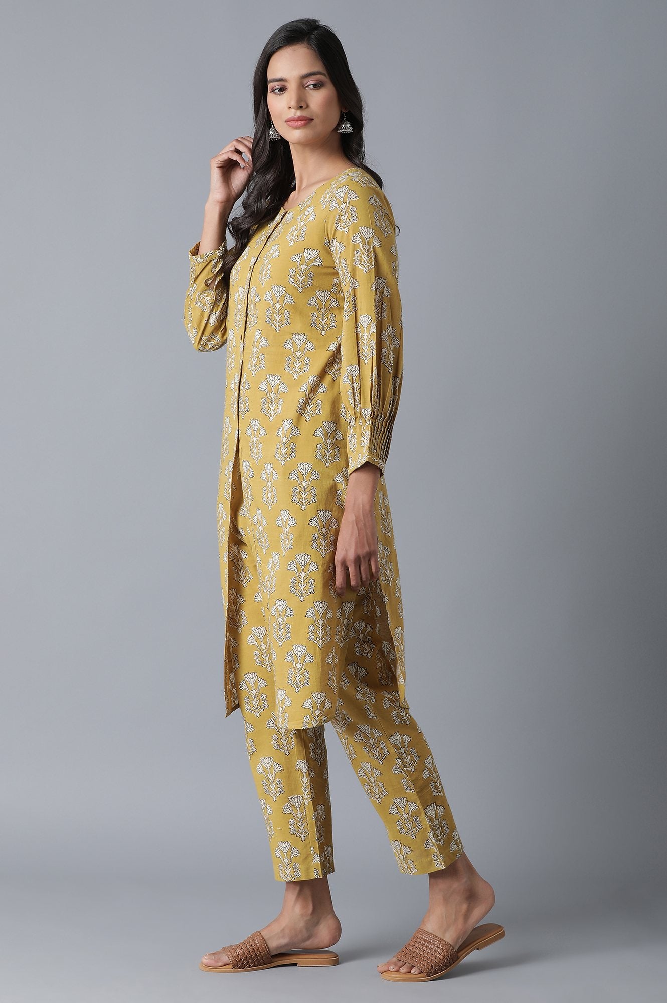 Soft Multicoloured Buti Print kurta-Block Print Straight Pants Set