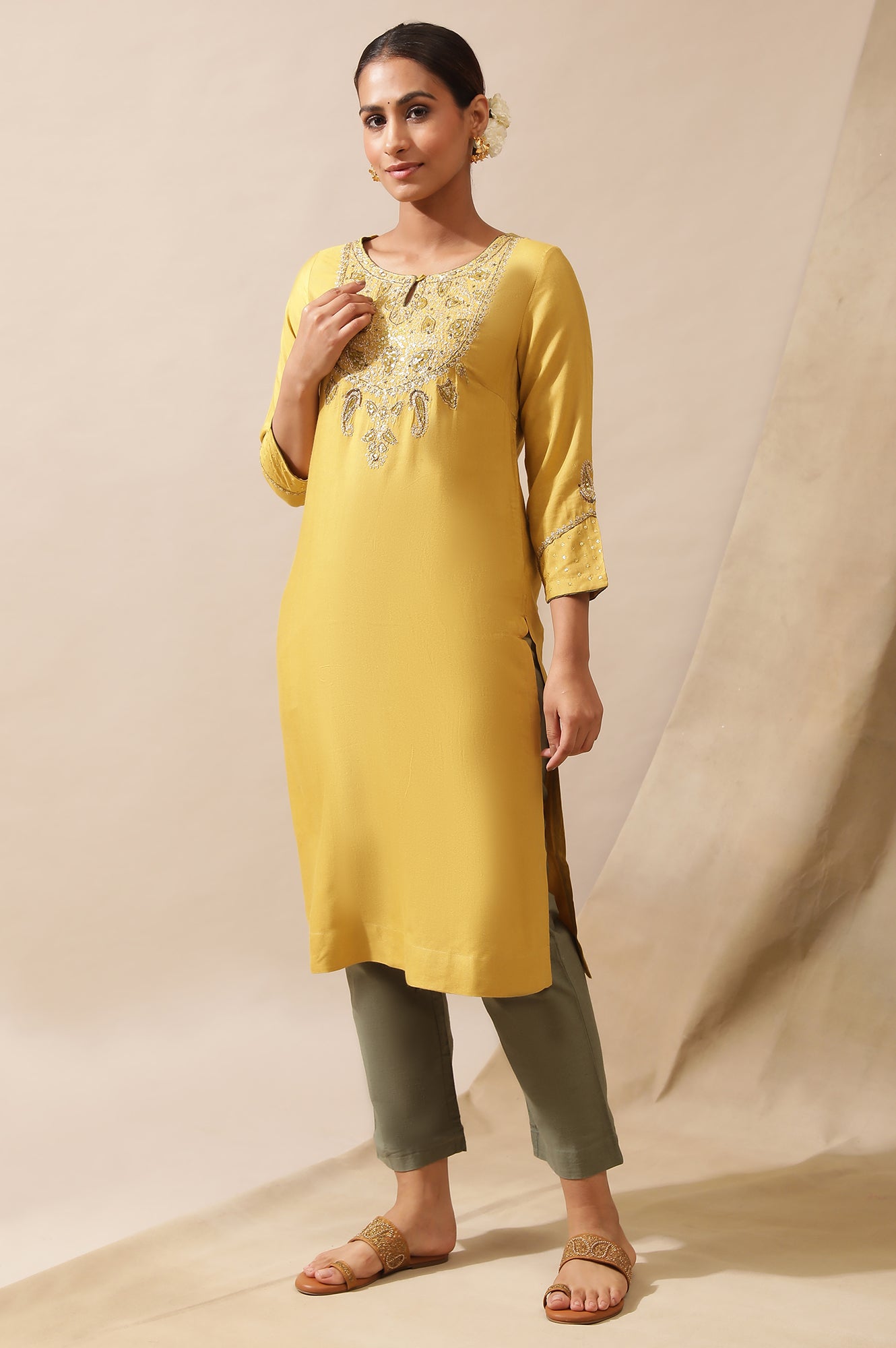 Mustard Embroidered Kurta In Silk Viscose Tussar