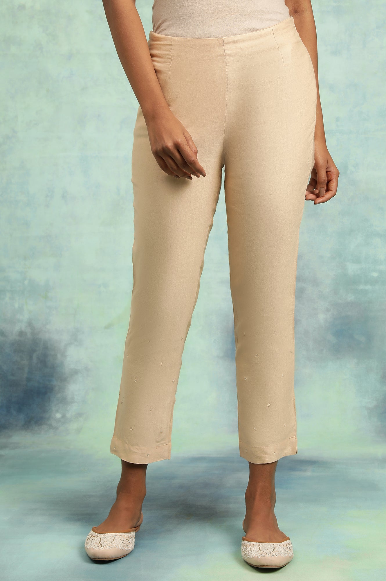 Beige Solid Slim Pants L