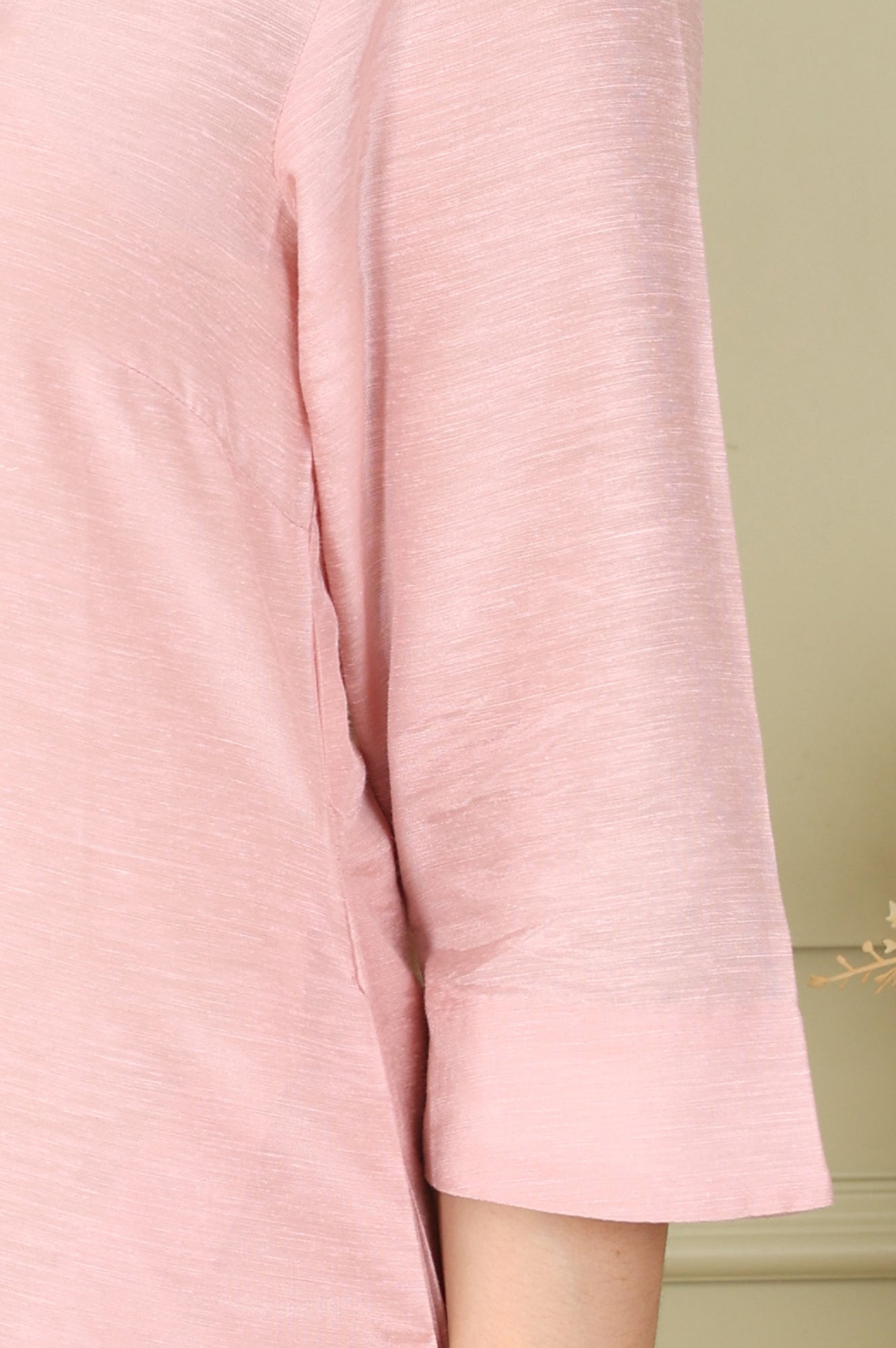 Pink Snow Linen Straight Kurta with Thread Embroidery