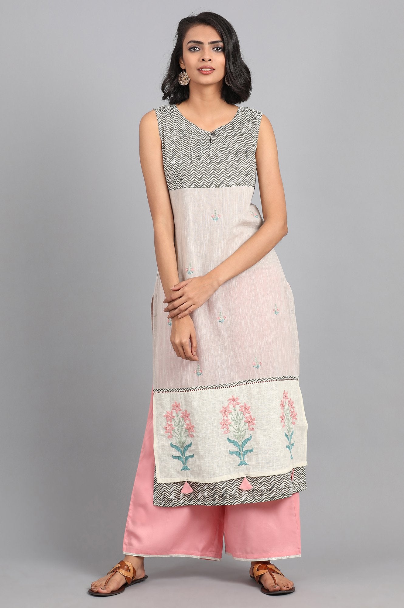 Grey Round Neck Embroidered kurta