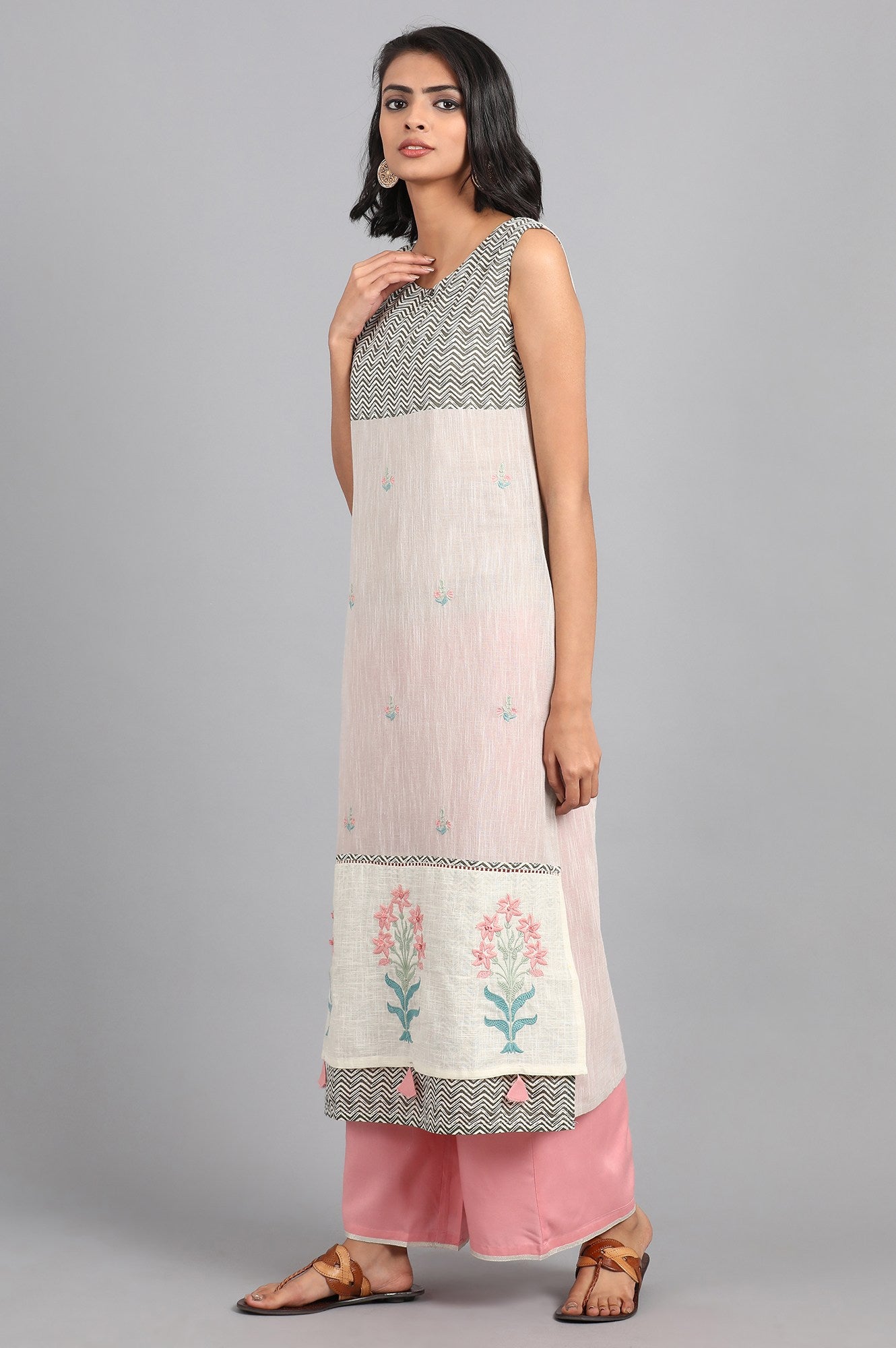 Grey Round Neck Embroidered kurta