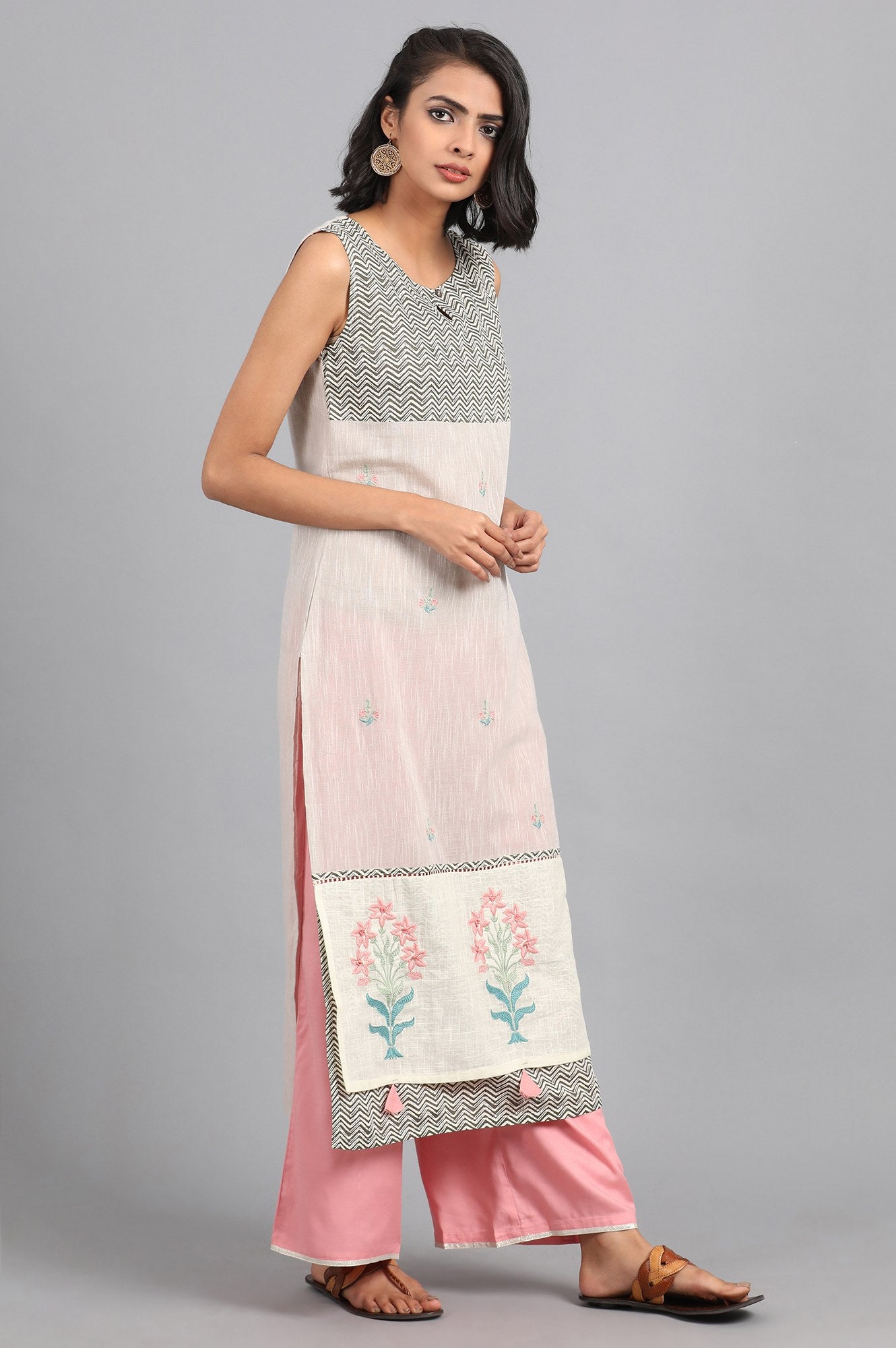 Grey Round Neck Embroidered kurta