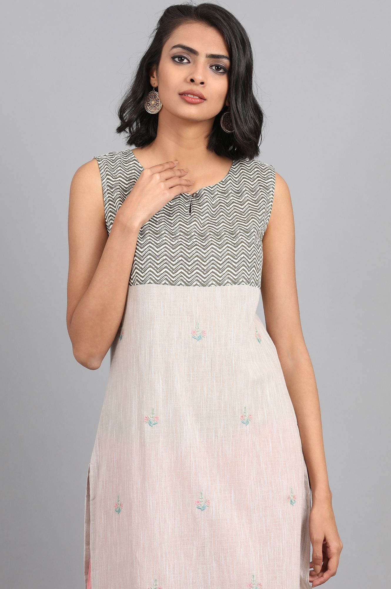 Grey Round Neck Embroidered kurta