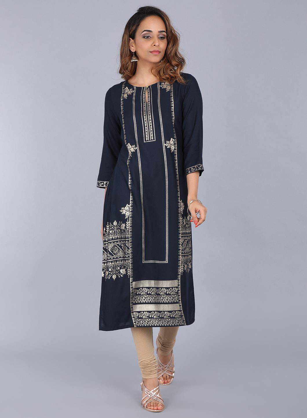 Blue Round Neck Embellished kurta