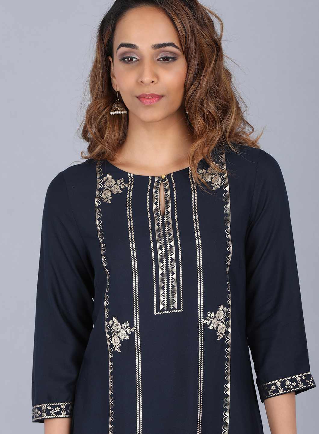 Blue Round Neck Embellished kurta