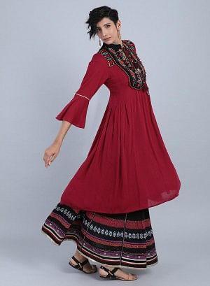 Maroon Mandarin Neck Embroidered kurta - wforwoman