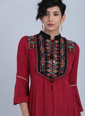 Maroon Mandarin Neck Embroidered kurta - wforwoman