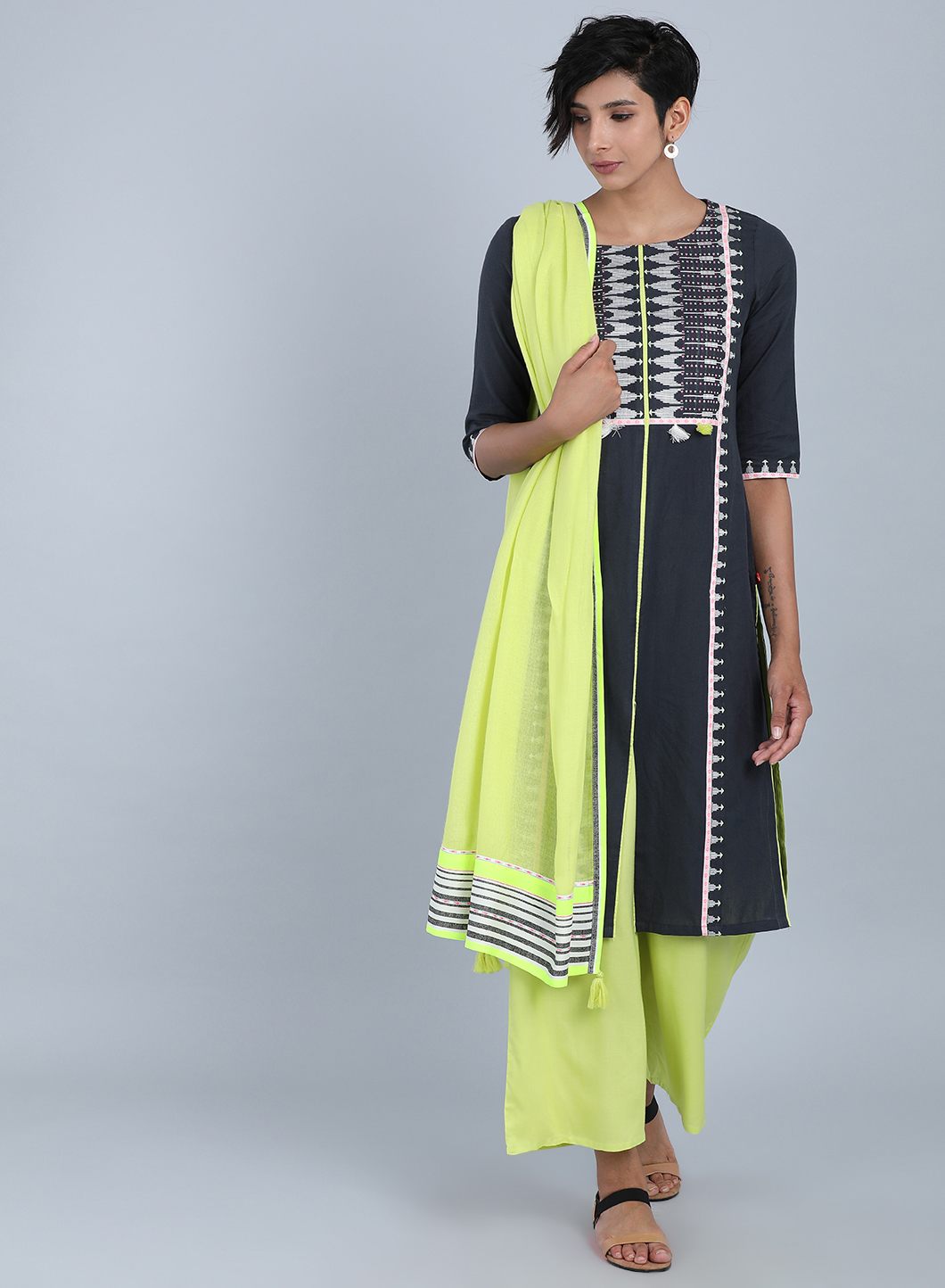 Grey Round Neck Embroidered kurta