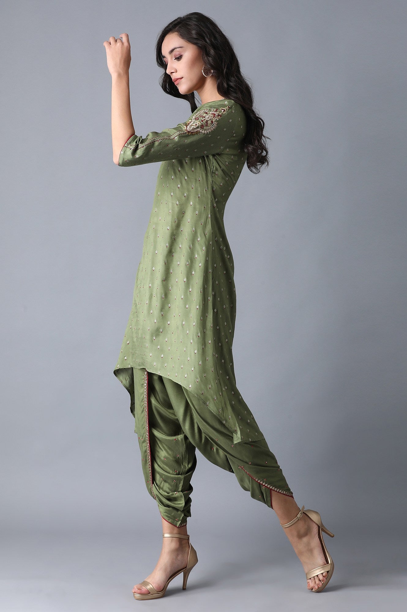 Green Round Neck Embroidered kurta