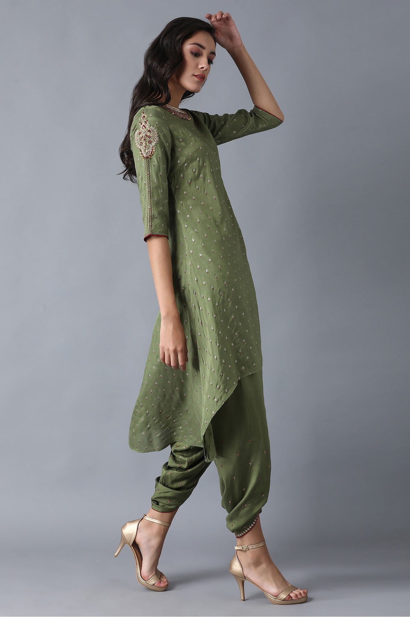 Green Round Neck Embroidered kurta