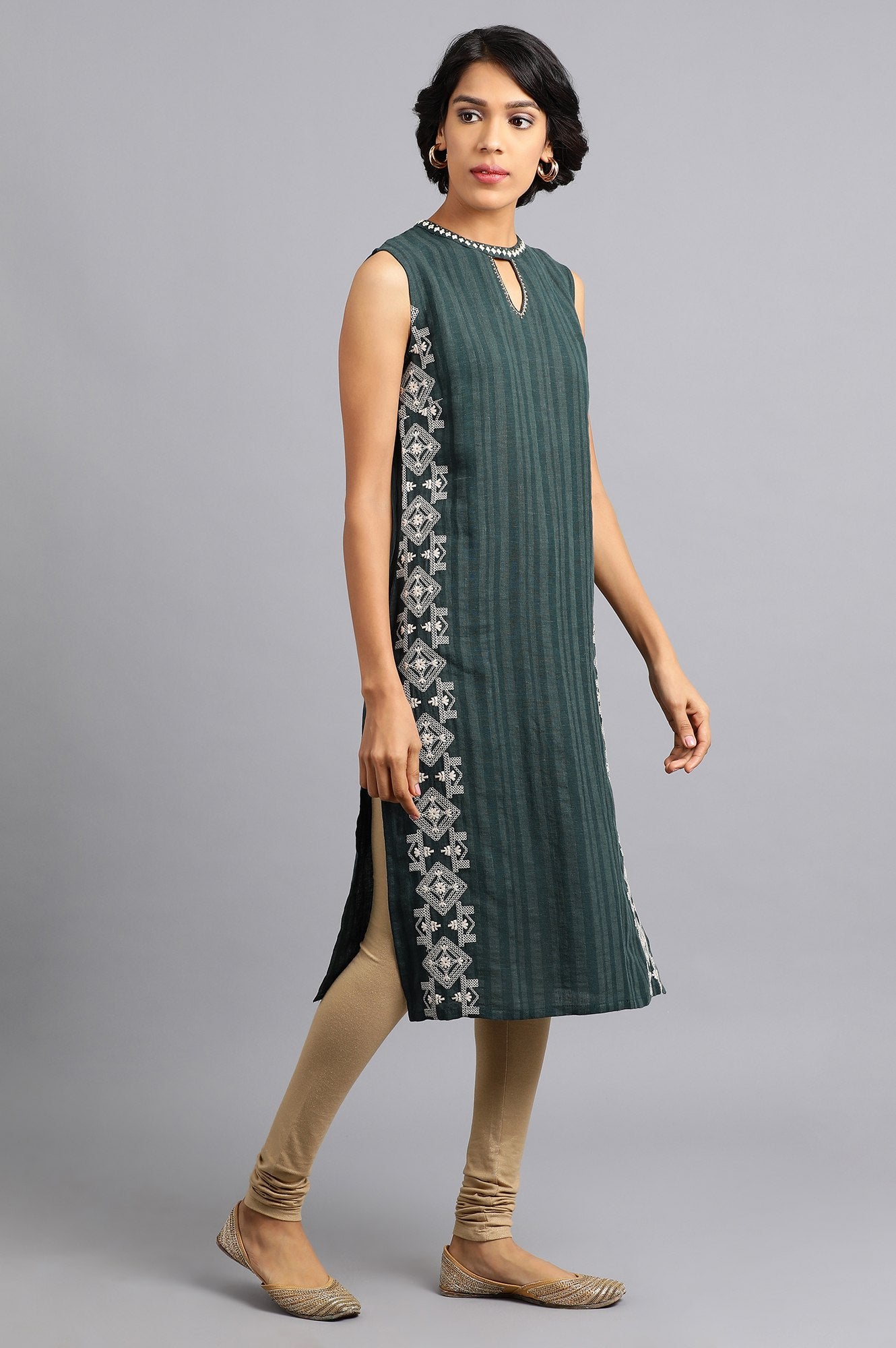 Green Mandarin Neck Embroidered kurta