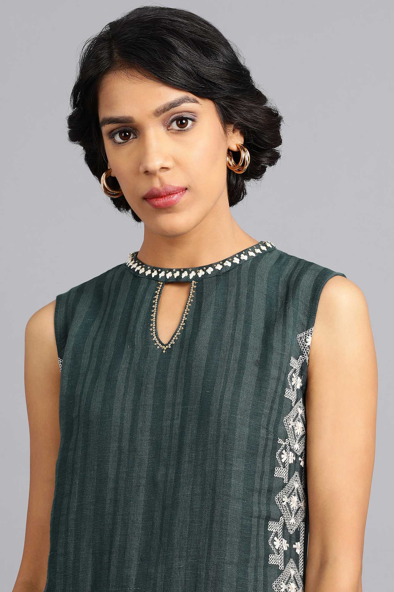 Green Mandarin Neck Embroidered kurta