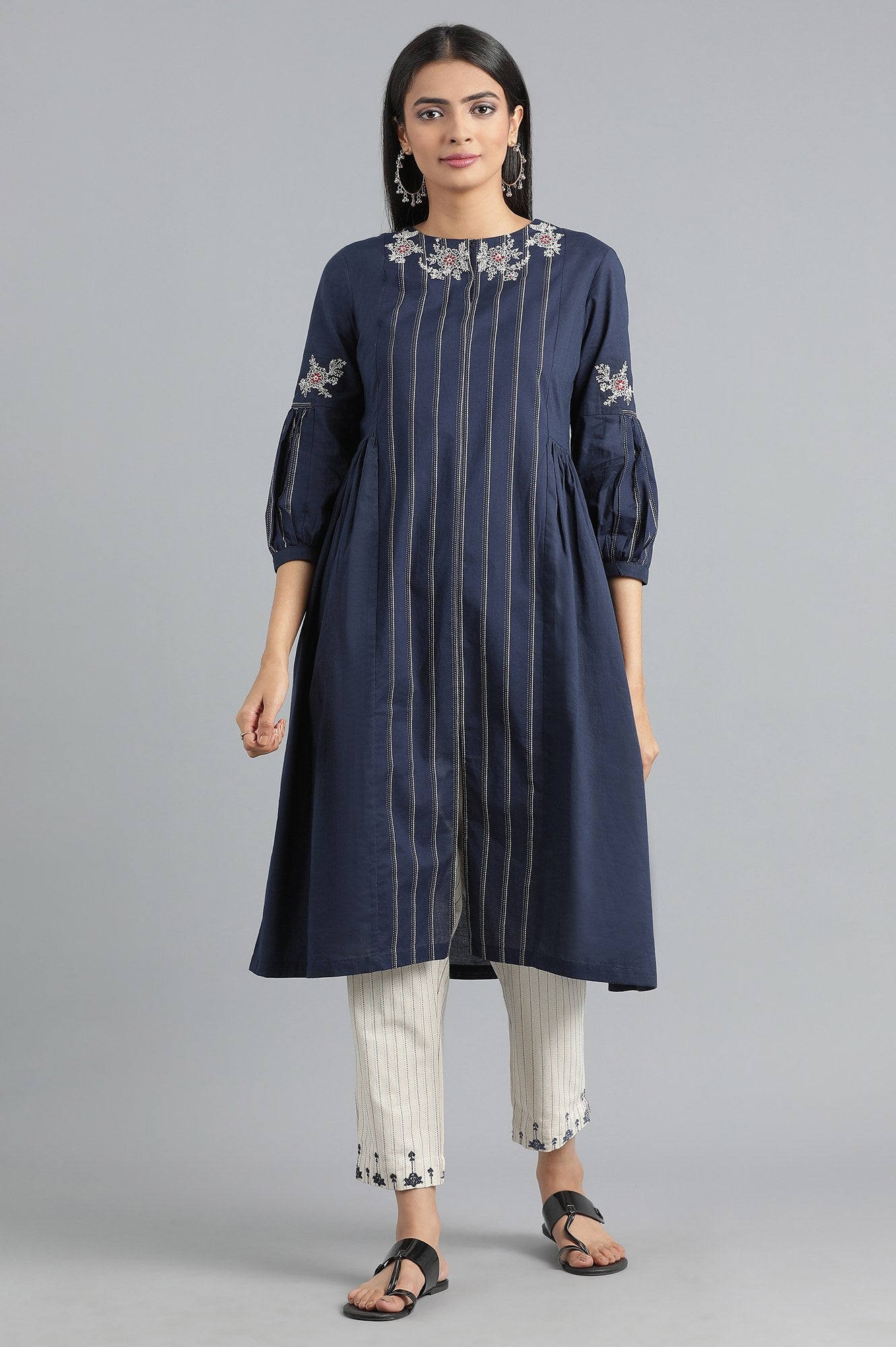 Blue Round Neck Embroidered kurta