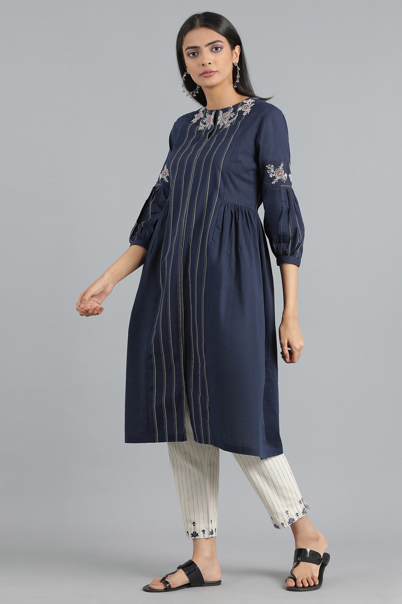 Blue Round Neck Embroidered kurta