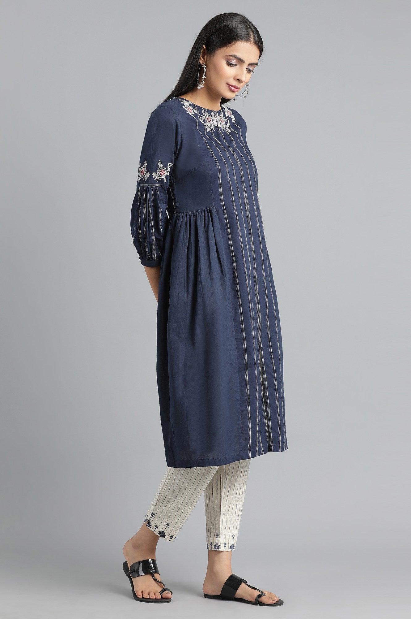 Blue Round Neck Embroidered kurta