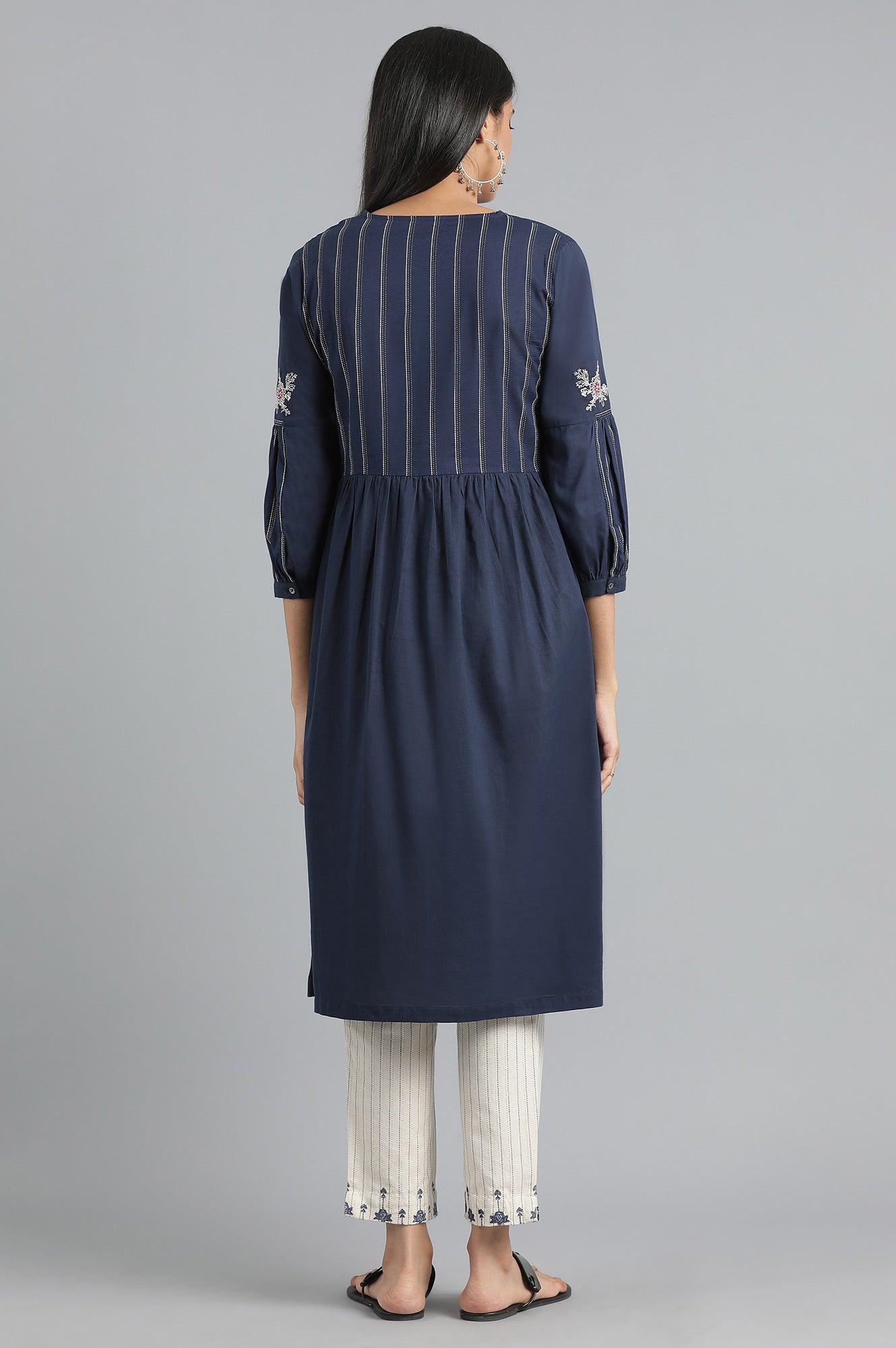 Blue Round Neck Embroidered kurta