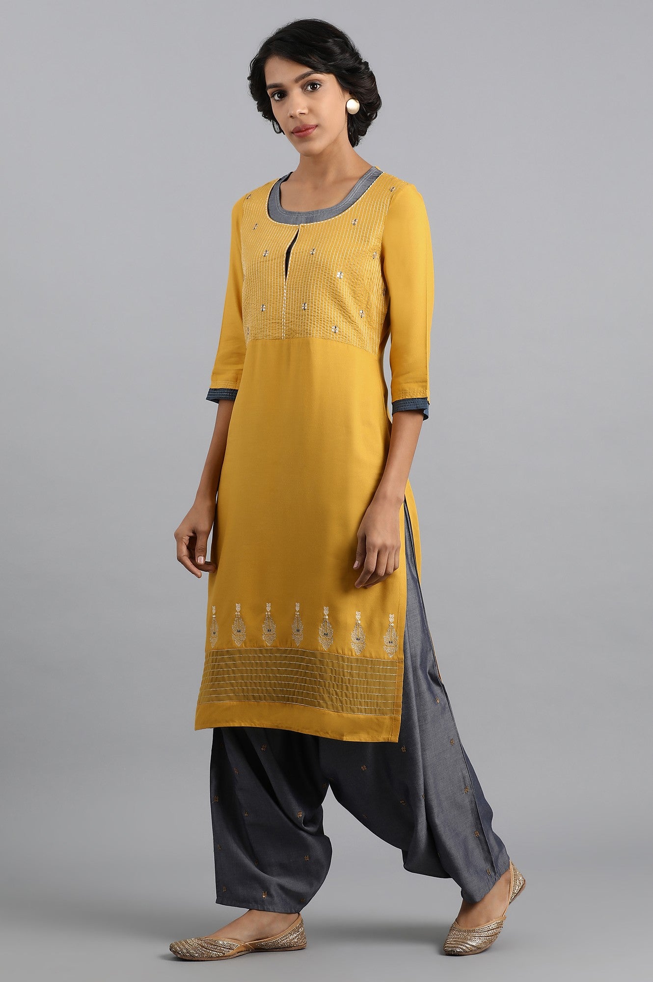 Yellow Round Neck Embroidered kurta