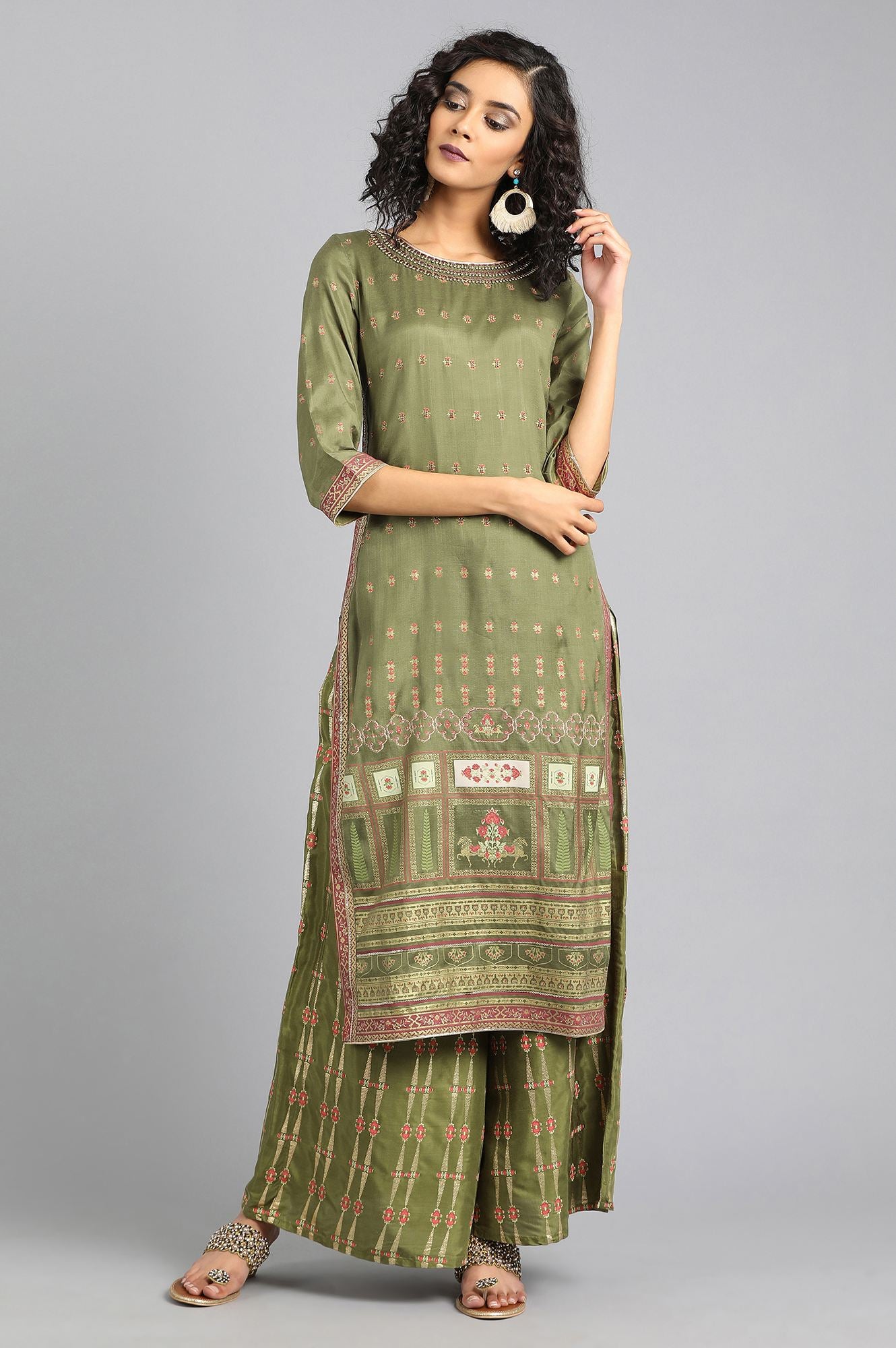 Green Round Neck Embellished kurta