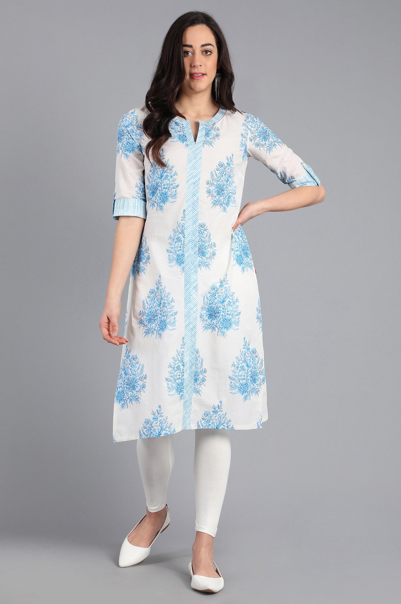 White &amp; Blue Round Neck Printed kurta