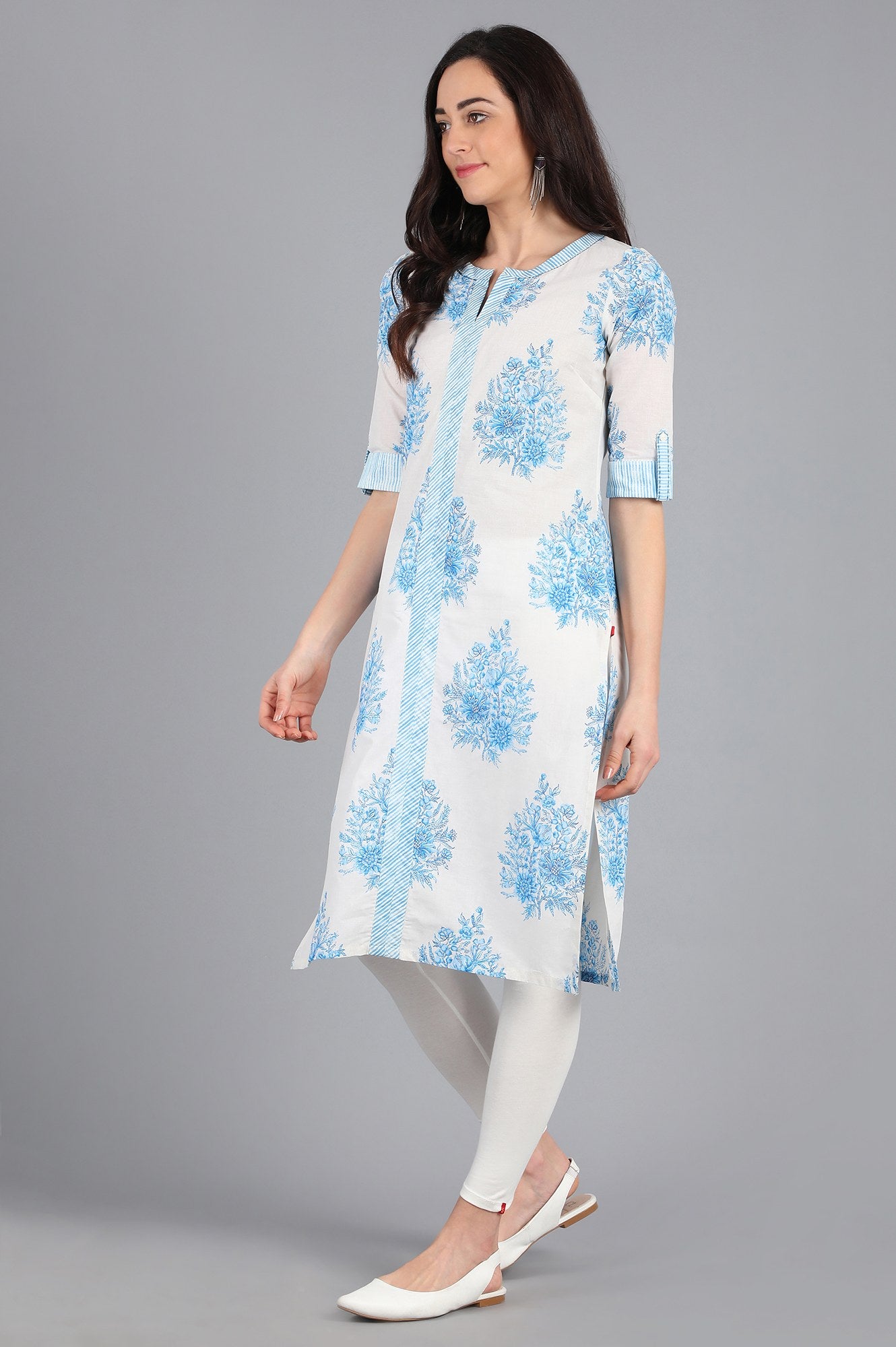 White &amp; Blue Round Neck Printed kurta