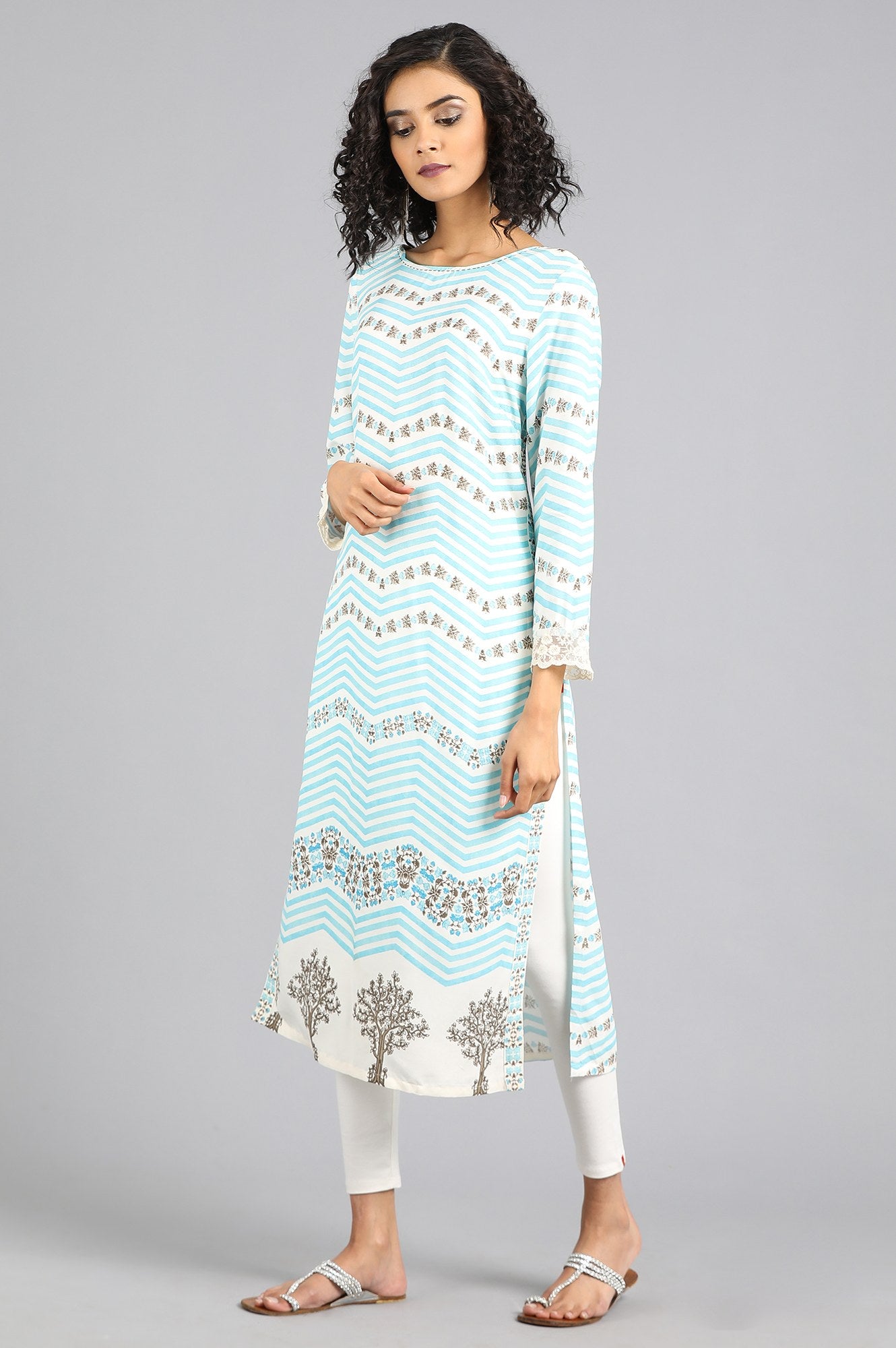 White &amp; Blue Round Neck Printed kurta