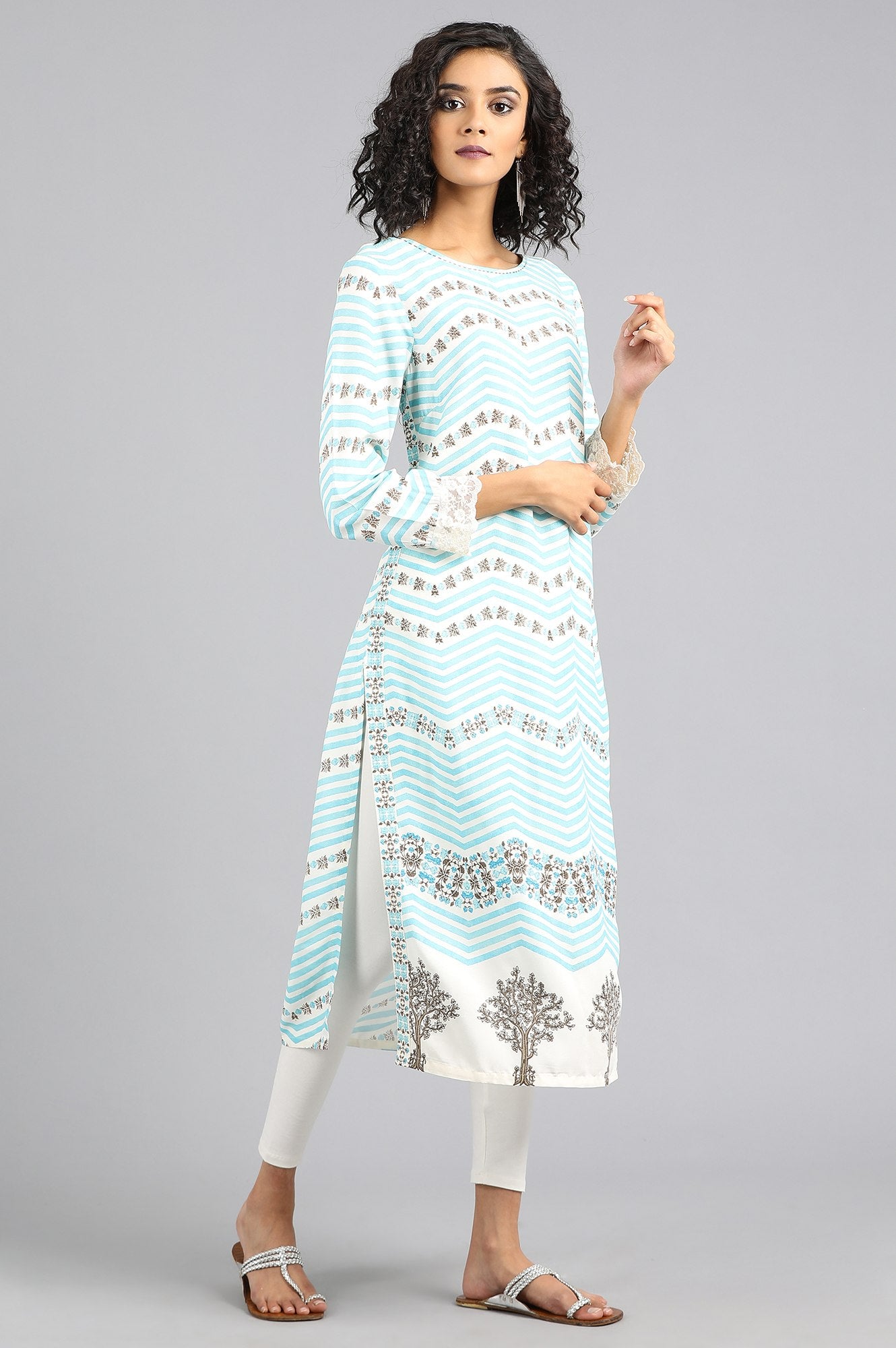 White &amp; Blue Round Neck Printed kurta