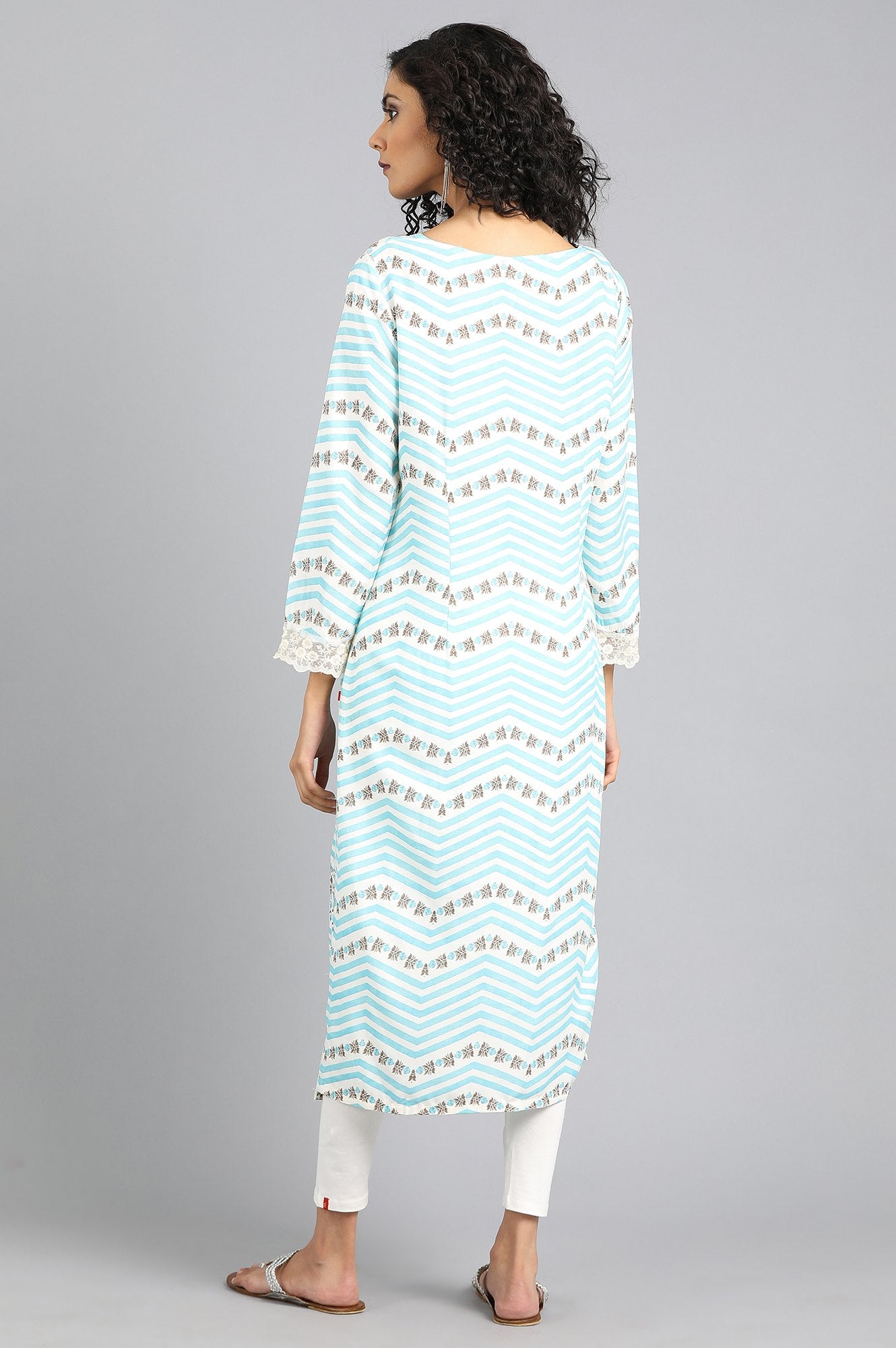 White &amp; Blue Round Neck Printed kurta