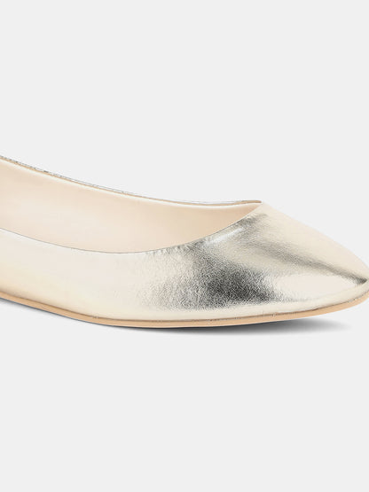 W Textured Round Toe Flat-Wvivian