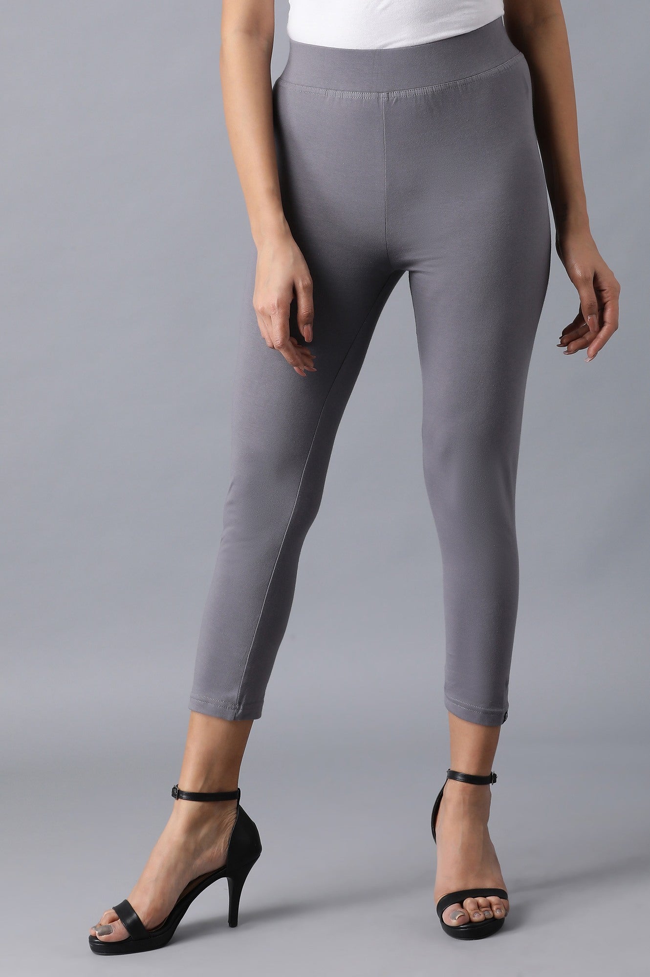 Grey solid cropped tights