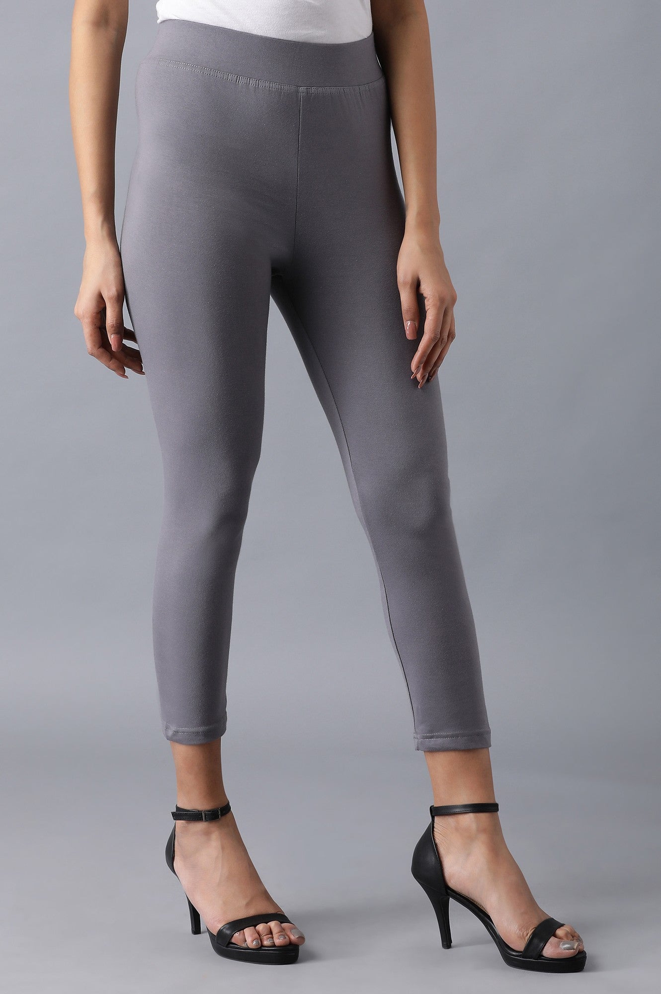 Grey solid cropped tights