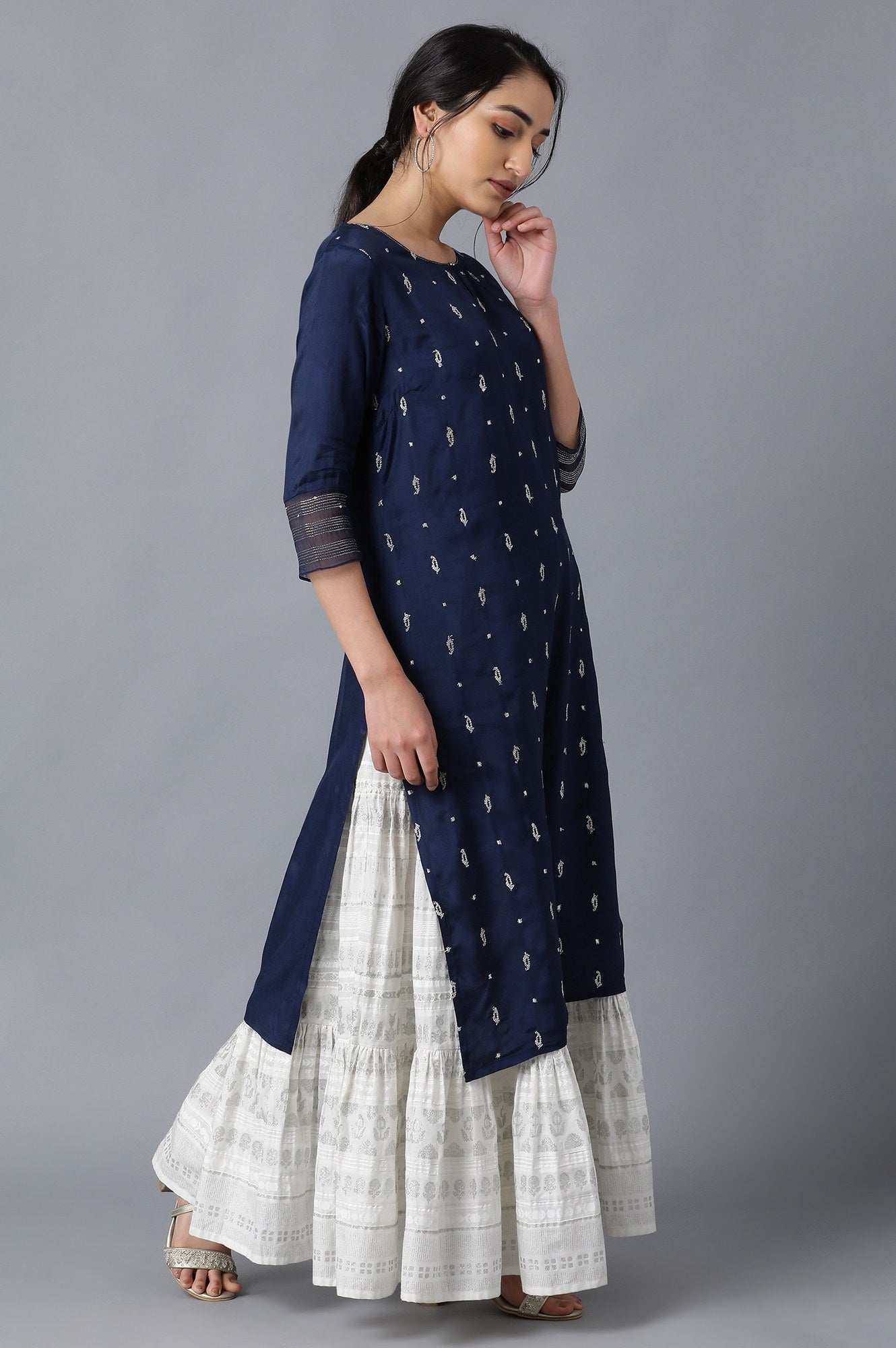 Blue Round Neck Embroidered kurta