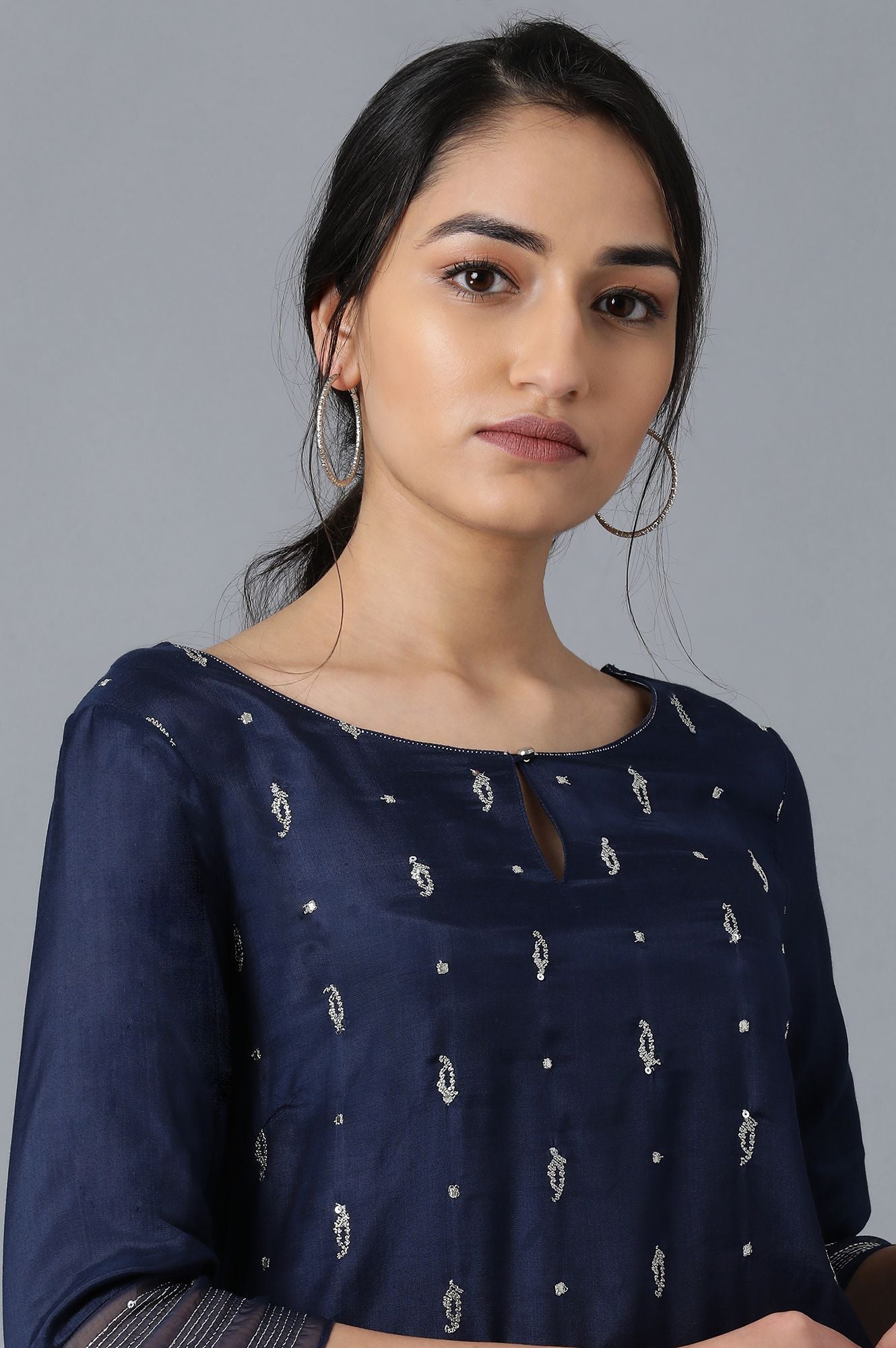 Blue Round Neck Embroidered kurta