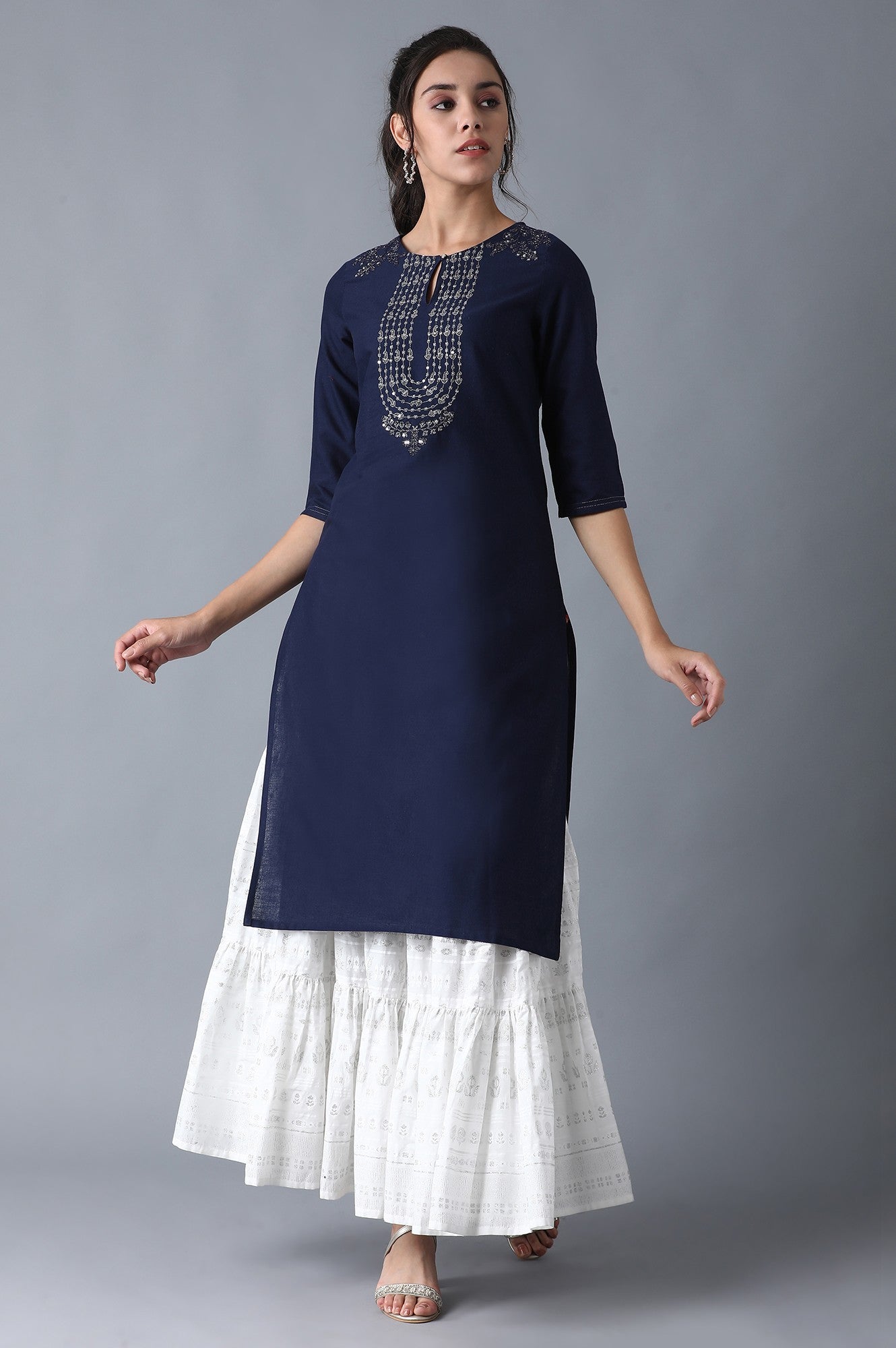 Blue Solid kurta with Embroidery on Yoke