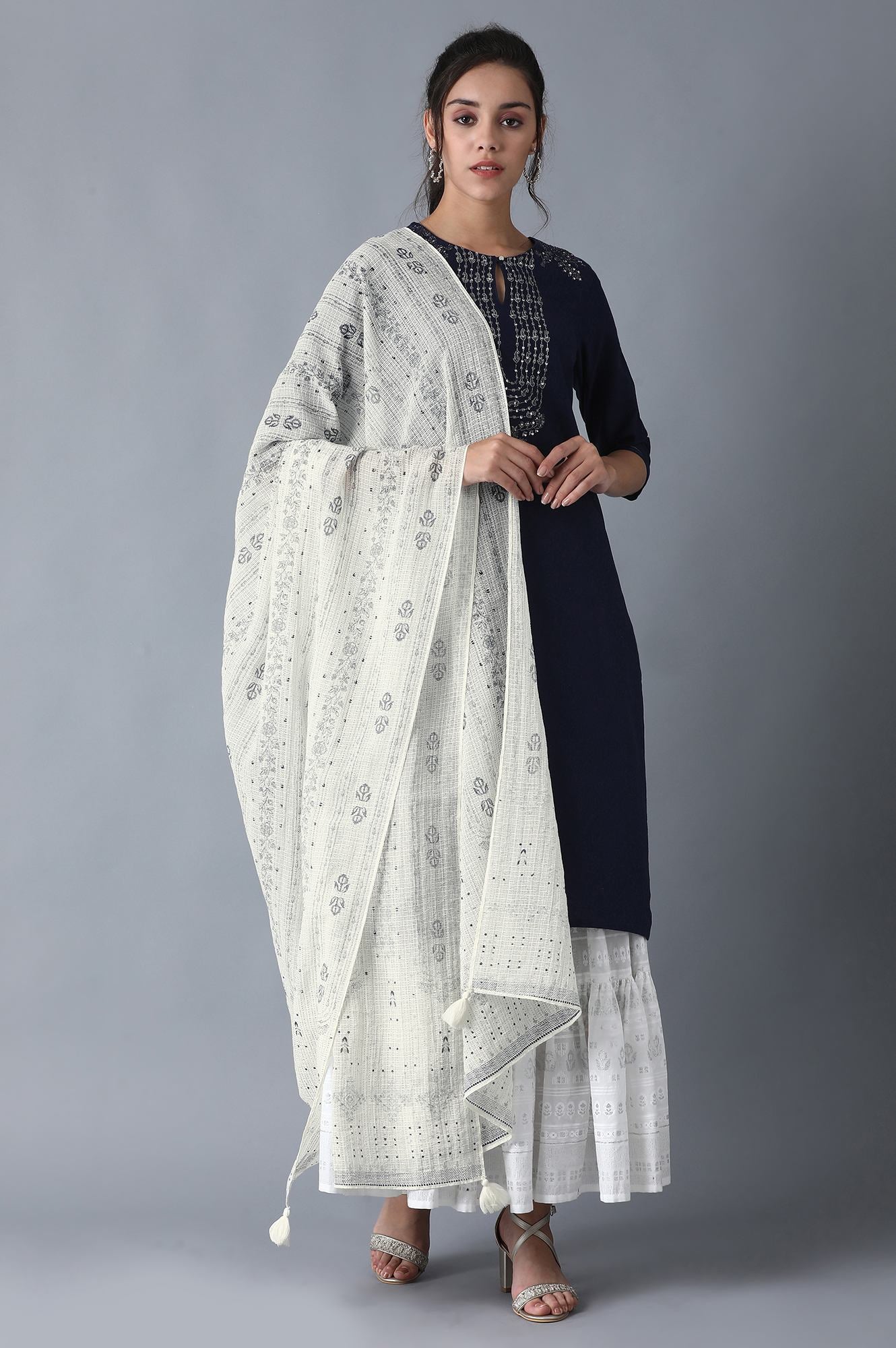 Blue Solid kurta with Embroidery on Yoke