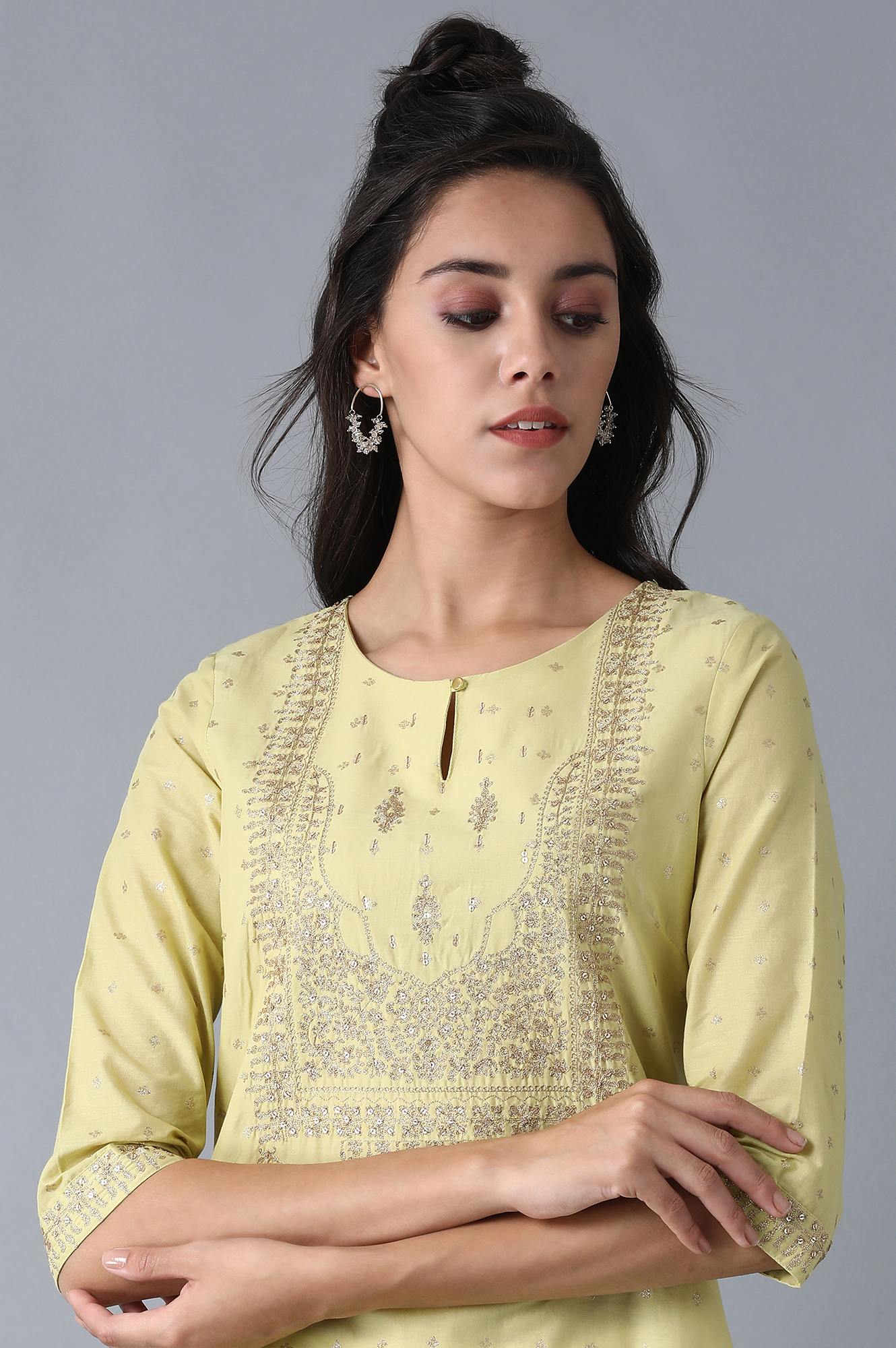 Green Round Neck Embroidered kurta