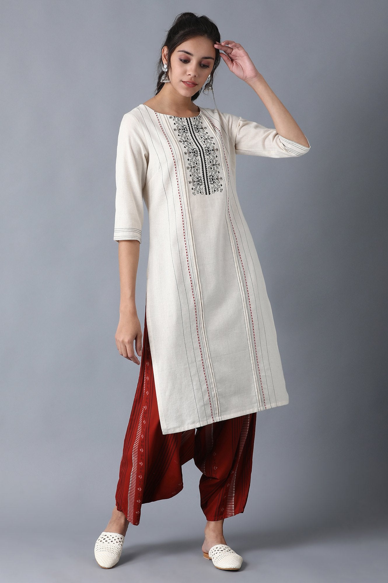 Ecru Round Neck Embroidered kurta