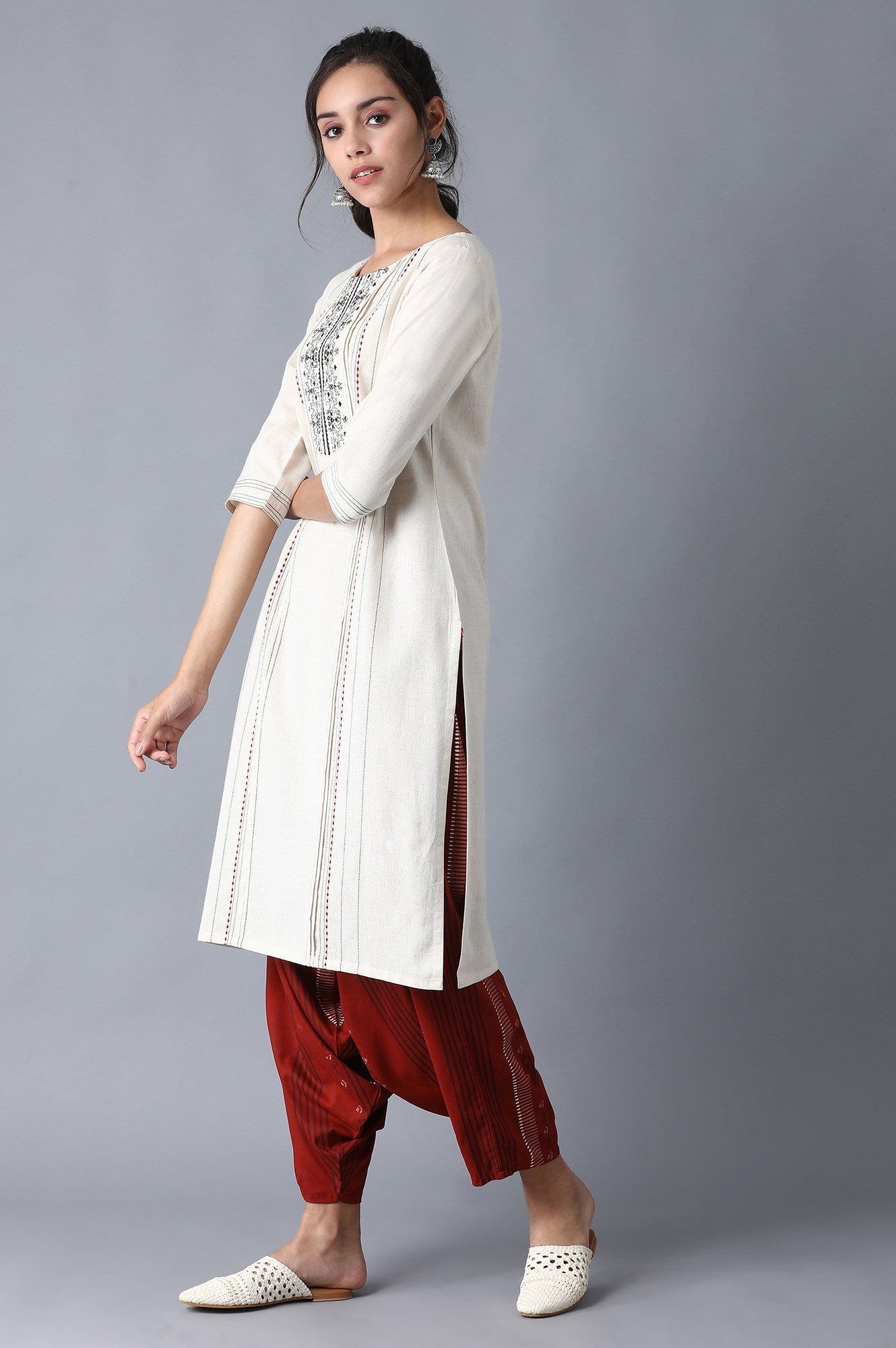 Ecru Round Neck Embroidered kurta