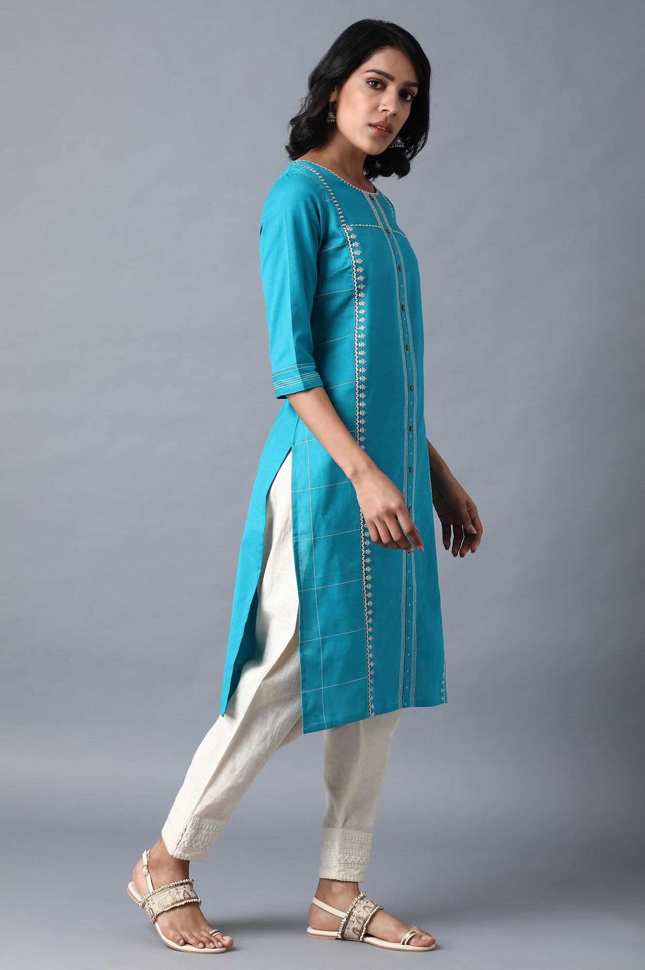 Blue Round Neck Embroidered kurta