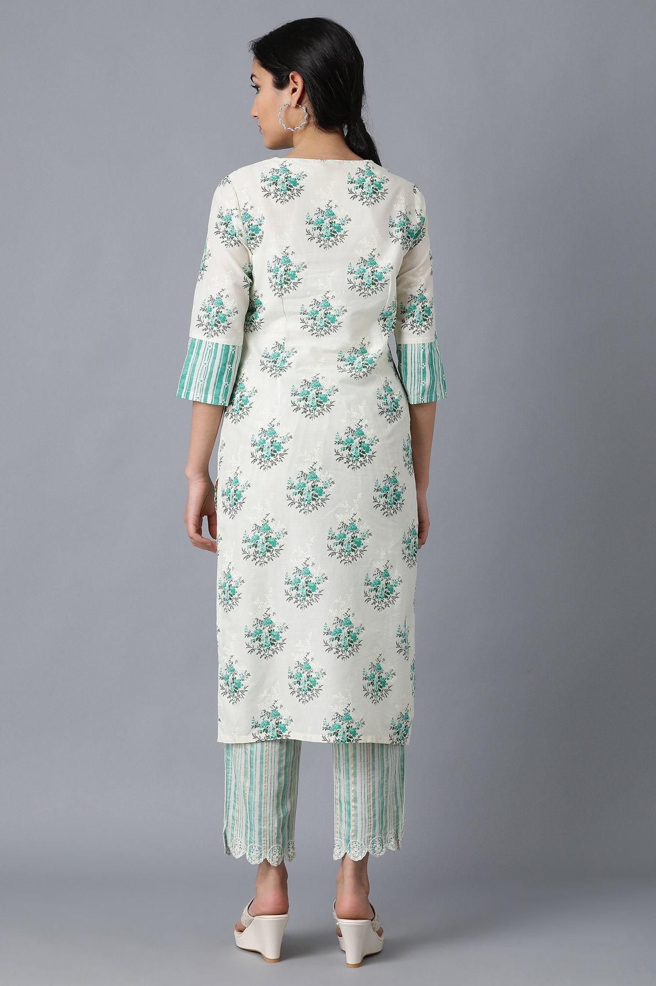 Green and White Printed Straight kurta in Round Neck