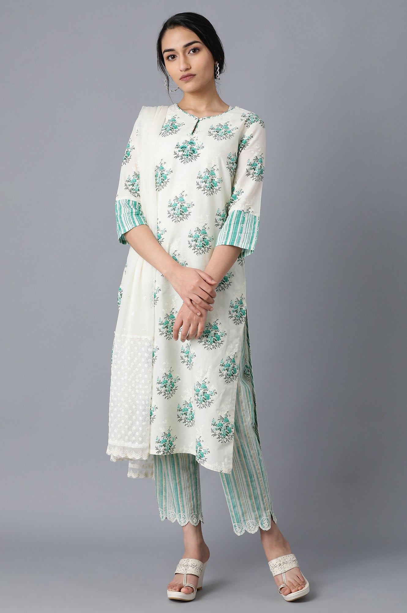 Green And White Printed Straight Kurta In Round Neck