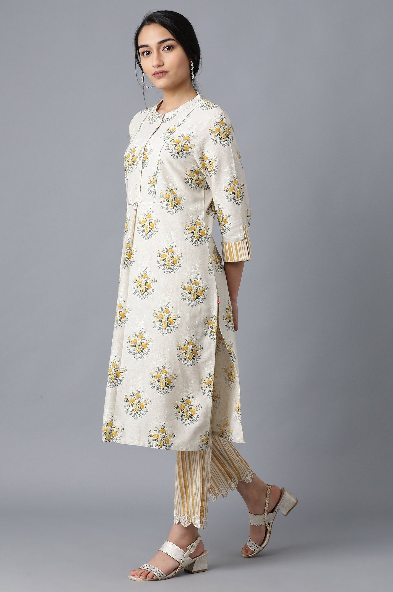 Beige Mandarin Neck kurta