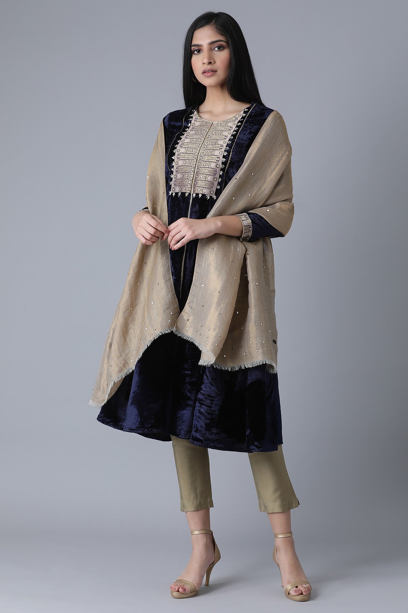 Gold Lurex Weave Woollen Shawl