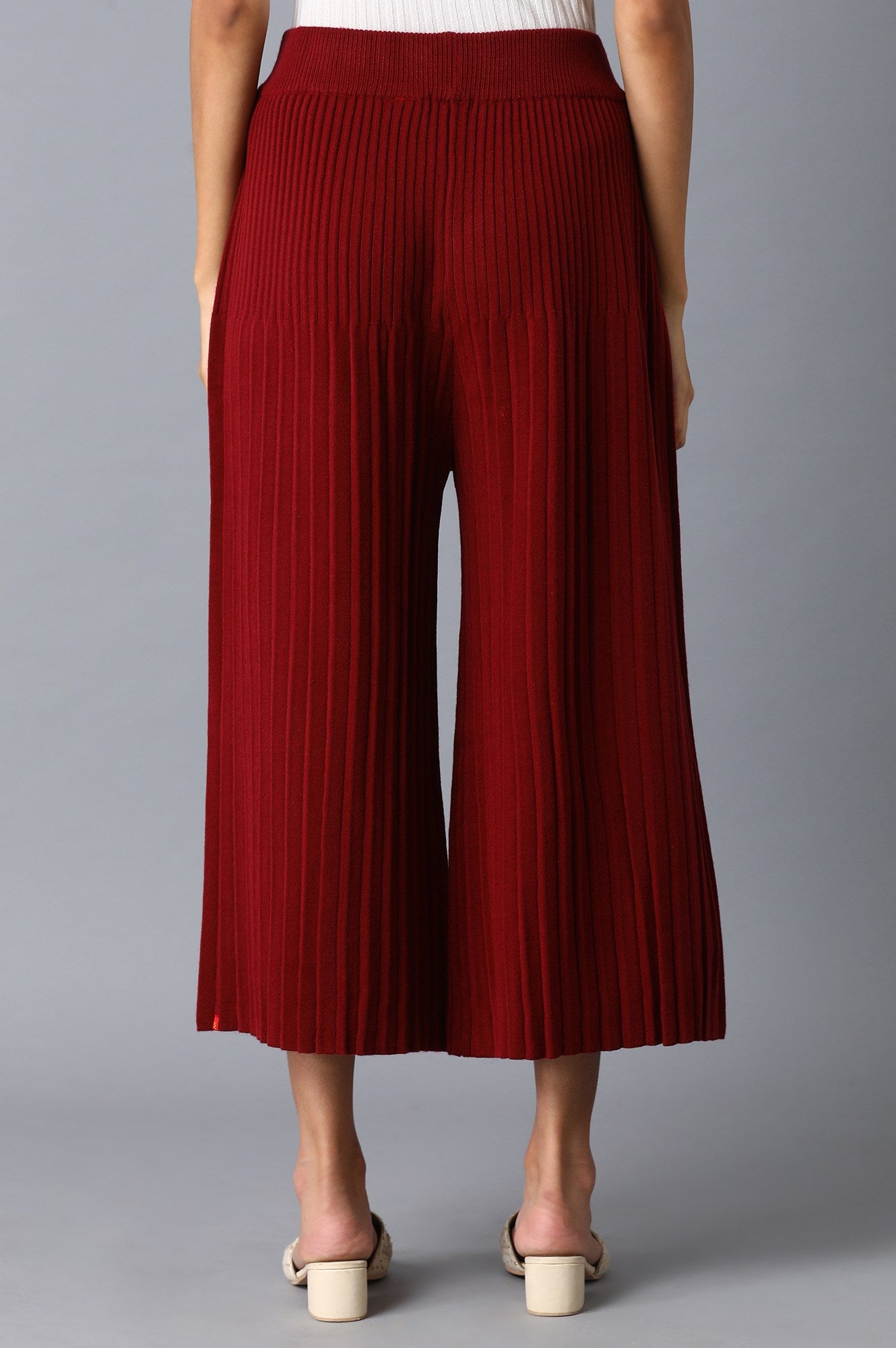 Red Knitted Cropped Pants