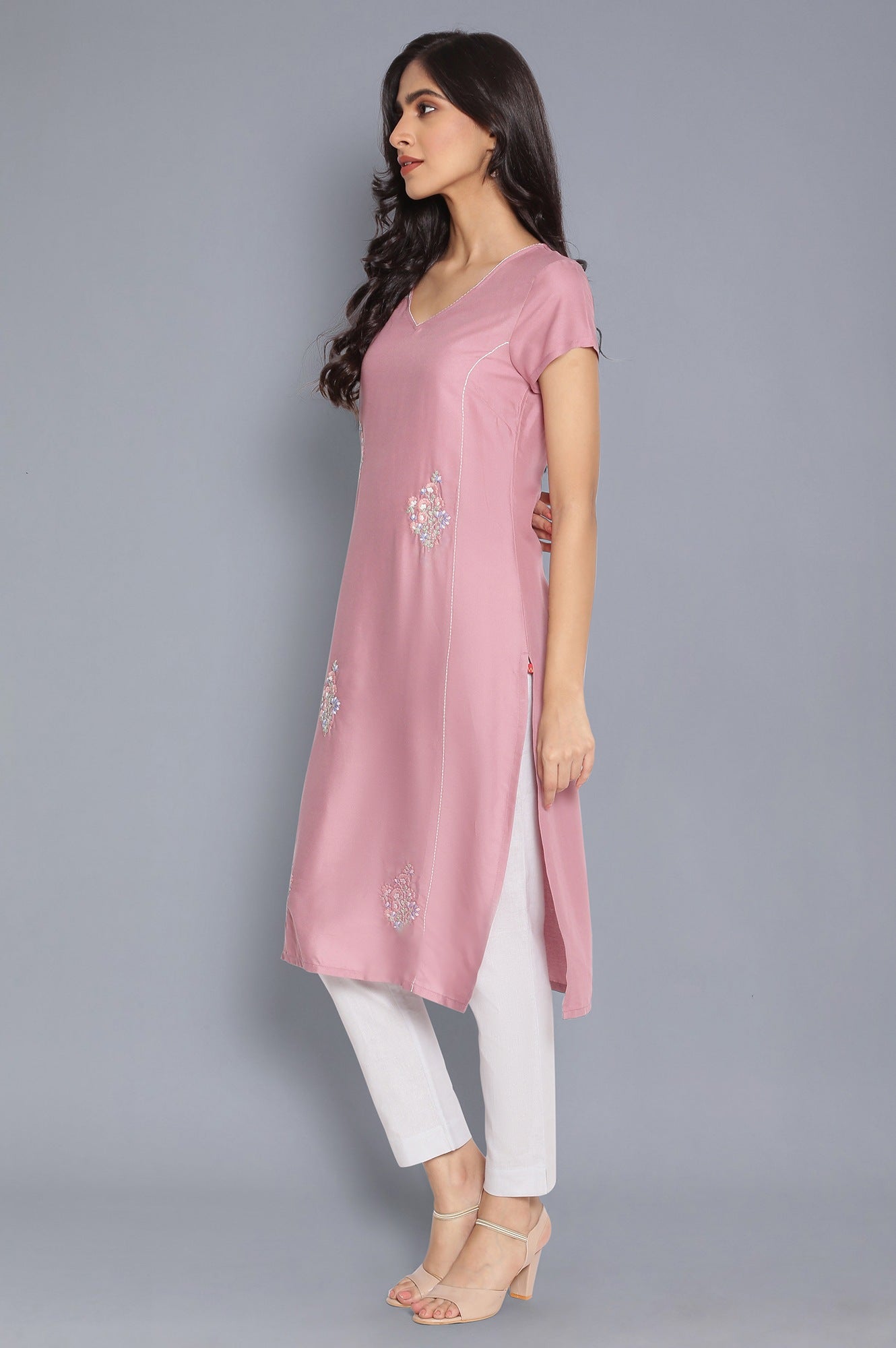 Pink Straight kurta with Embroidery