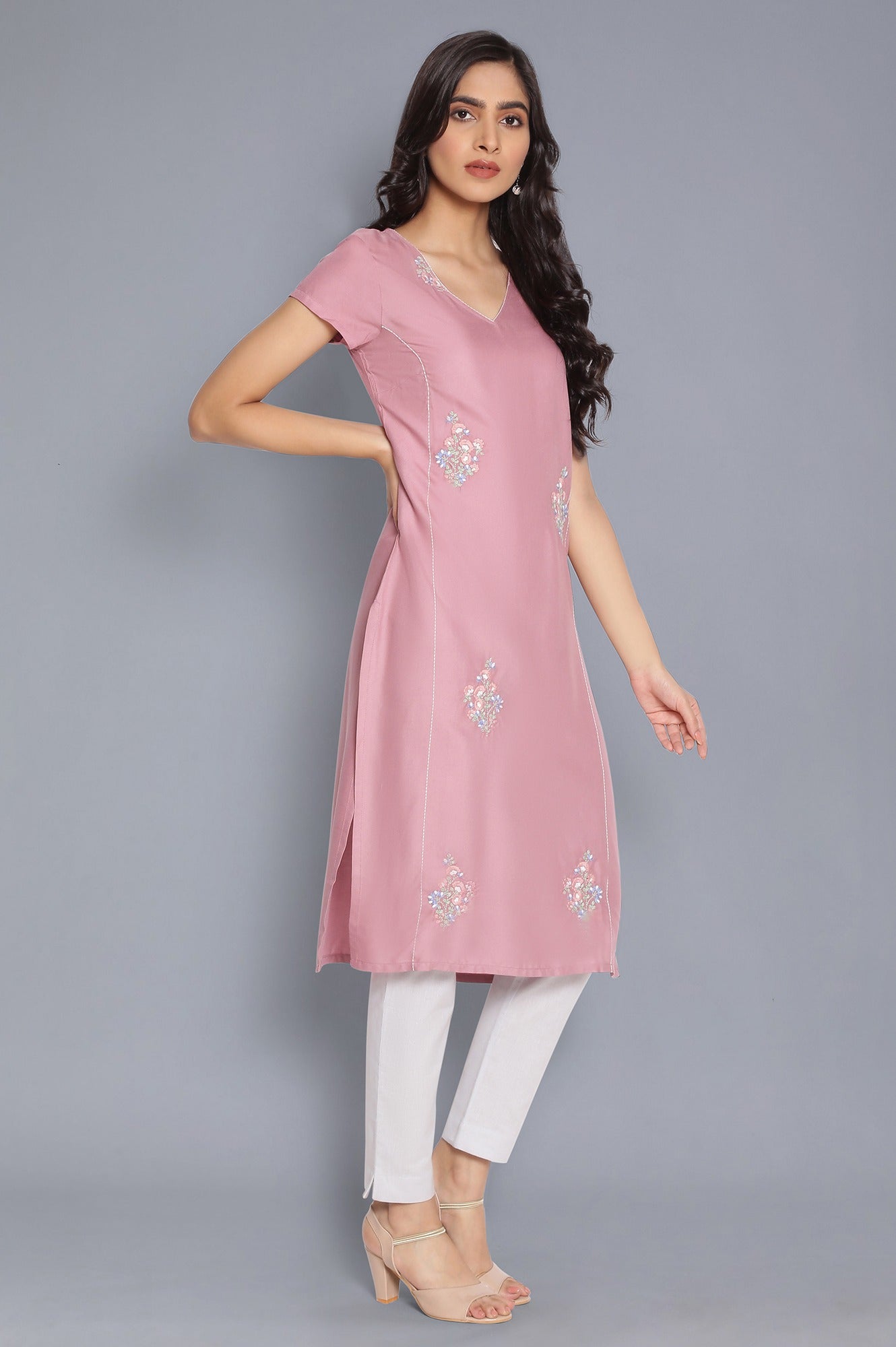 Pink Straight kurta with Embroidery