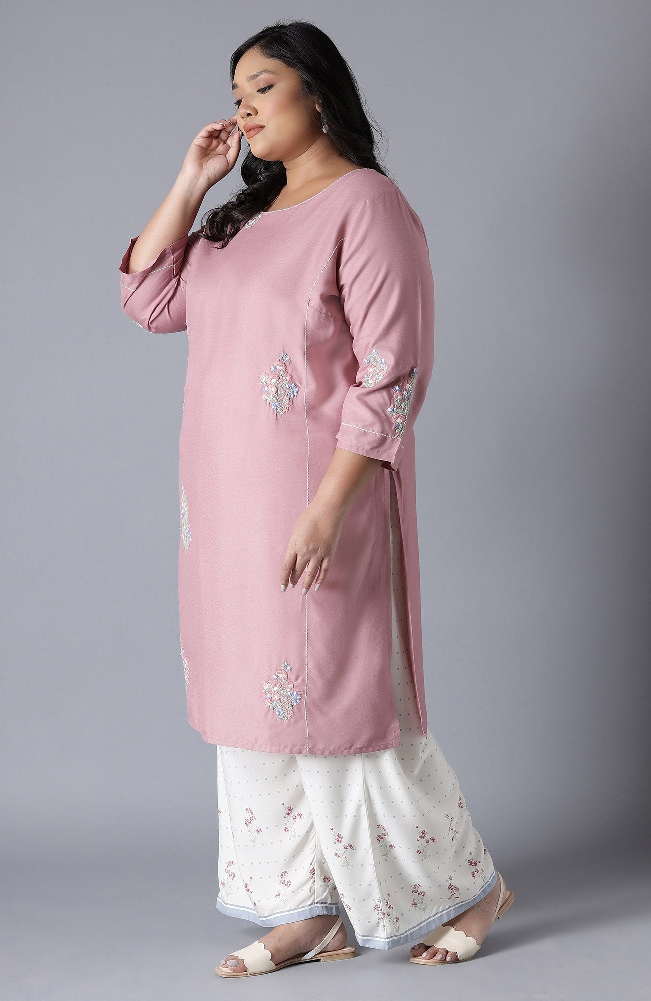 Pink Straight kurta with Embroidery